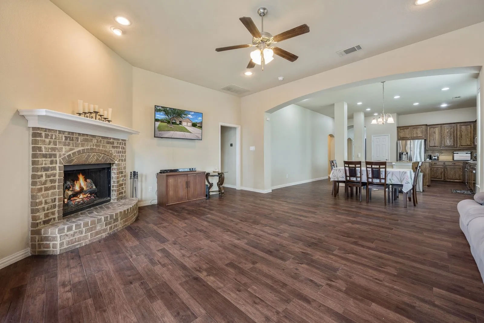 Single Family Residence For Sale in Kaufman County , 1001 Brigham Drive, Forney, Texas 75126, 4 Bedroom, 3 Bathroom, 2 Garage spaces, 2,819 Sqft, built in 2011, mls#21292556, Real Estate Agent in Forney, Homes For Sale in Kaufman county, Homes For Sale in Forney, Realtor in Forney Texas, Real Estate Brokerage Independent Realty Texas, Luminita Cordes Realtor