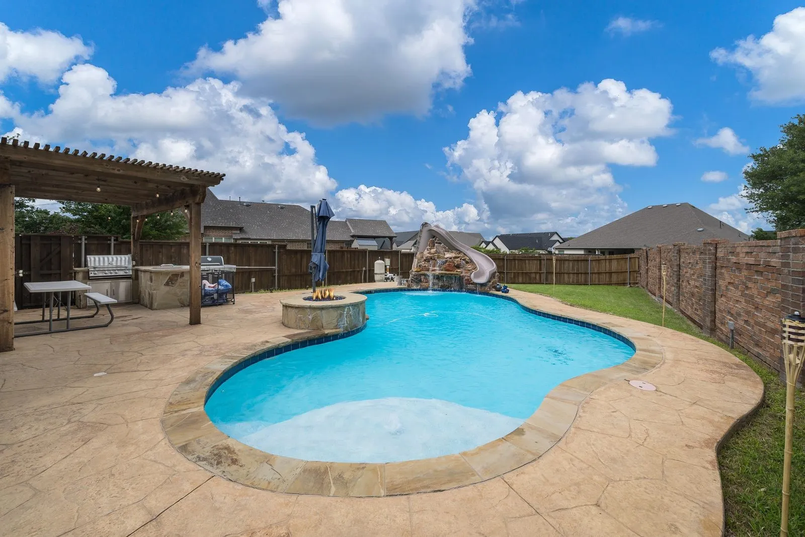 Single Family Residence For Sale in Kaufman County , 1001 Brigham Drive, Forney, Texas 75126, 4 Bedroom, 3 Bathroom, 2 Garage spaces, 2,819 Sqft, built in 2011, mls#21292556, Real Estate Agent in Forney, Homes For Sale in Kaufman county, Homes For Sale in Forney, Realtor in Forney Texas, Real Estate Brokerage Independent Realty Texas, Luminita Cordes Realtor