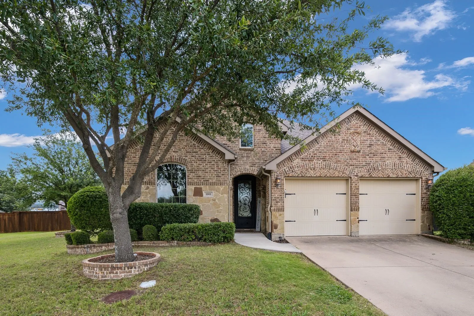 Single Family Residence For Sale in Kaufman County , 1001 Brigham Drive, Forney, Texas 75126, 4 Bedroom, 3 Bathroom, 2 Garage spaces, 2,819 Sqft, built in 2011, mls#21292556, Real Estate Agent in Forney, Homes For Sale in Kaufman county, Homes For Sale in Forney, Realtor in Forney Texas, Real Estate Brokerage Independent Realty Texas, Luminita Cordes Realtor