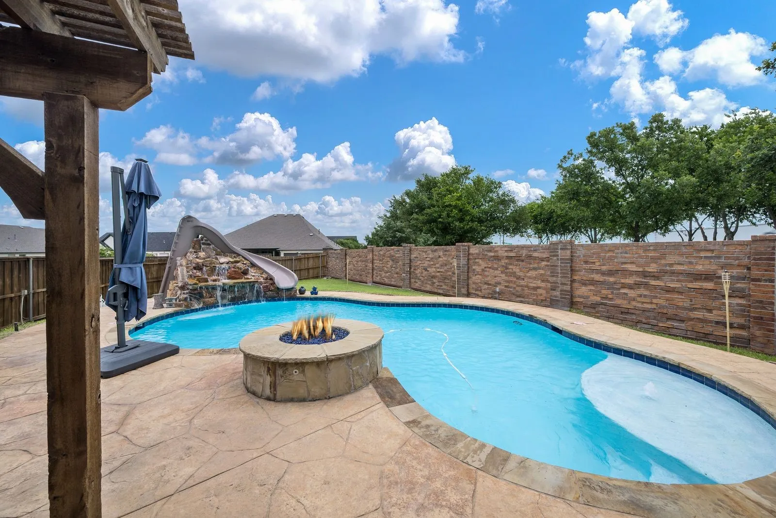 Single Family Residence For Sale in Kaufman County , 1001 Brigham Drive, Forney, Texas 75126, 4 Bedroom, 3 Bathroom, 2 Garage spaces, 2,819 Sqft, built in 2011, mls#21292556, Real Estate Agent in Forney, Homes For Sale in Kaufman county, Homes For Sale in Forney, Realtor in Forney Texas, Real Estate Brokerage Independent Realty Texas, Luminita Cordes Realtor