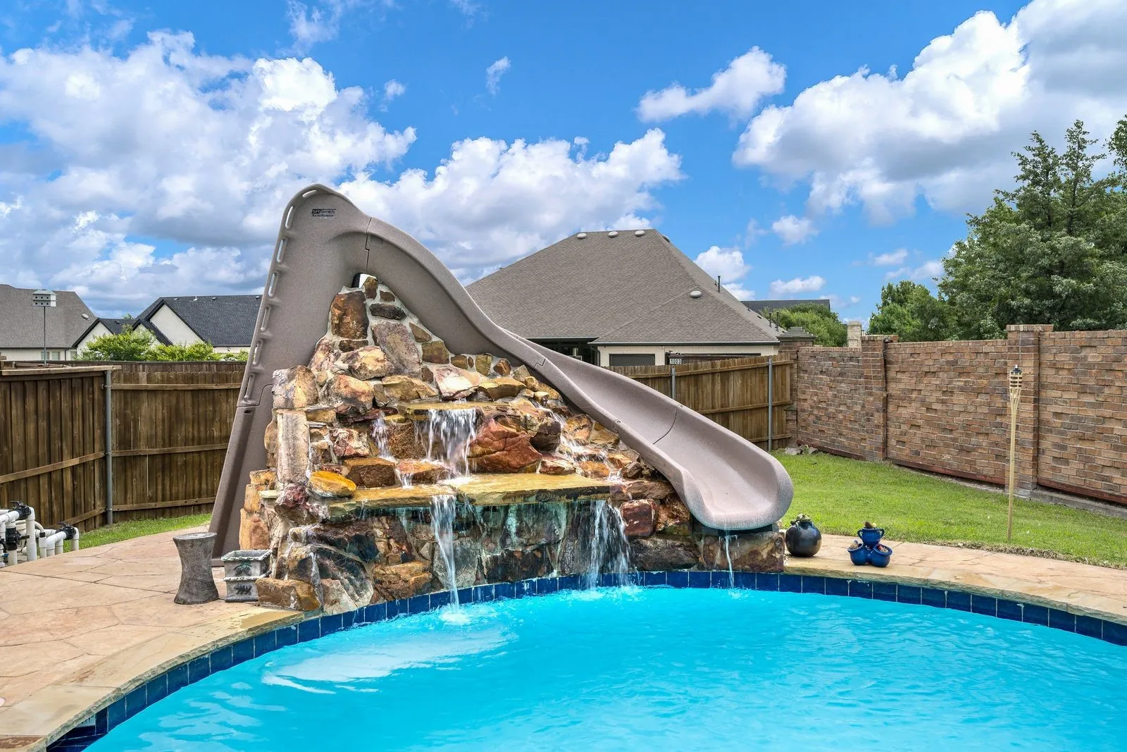 Single Family Residence For Sale in Kaufman County , 1001 Brigham Drive, Forney, Texas 75126, 4 Bedroom, 3 Bathroom, 2 Garage spaces, 2,819 Sqft, built in 2011, mls#21292556, Real Estate Agent in Forney, Homes For Sale in Kaufman county, Homes For Sale in Forney, Realtor in Forney Texas, Real Estate Brokerage Independent Realty Texas, Luminita Cordes Realtor