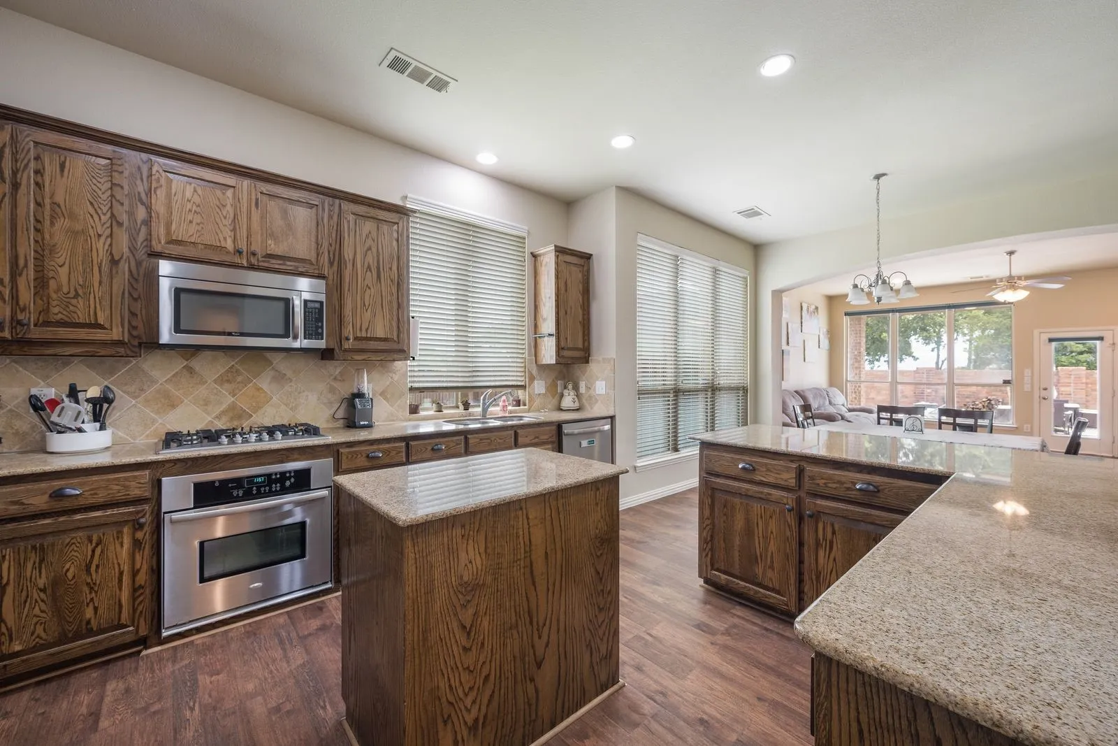 Single Family Residence For Sale in Kaufman County , 1001 Brigham Drive, Forney, Texas 75126, 4 Bedroom, 3 Bathroom, 2 Garage spaces, 2,819 Sqft, built in 2011, mls#21292556, Real Estate Agent in Forney, Homes For Sale in Kaufman county, Homes For Sale in Forney, Realtor in Forney Texas, Real Estate Brokerage Independent Realty Texas, Luminita Cordes Realtor