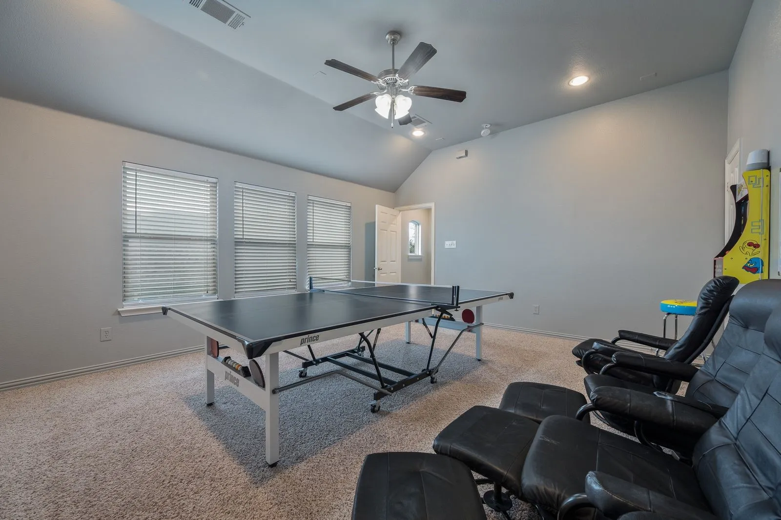 Single Family Residence For Sale in Kaufman County , 1001 Brigham Drive, Forney, Texas 75126, 4 Bedroom, 3 Bathroom, 2 Garage spaces, 2,819 Sqft, built in 2011, mls#21292556, Real Estate Agent in Forney, Homes For Sale in Kaufman county, Homes For Sale in Forney, Realtor in Forney Texas, Real Estate Brokerage Independent Realty Texas, Luminita Cordes Realtor