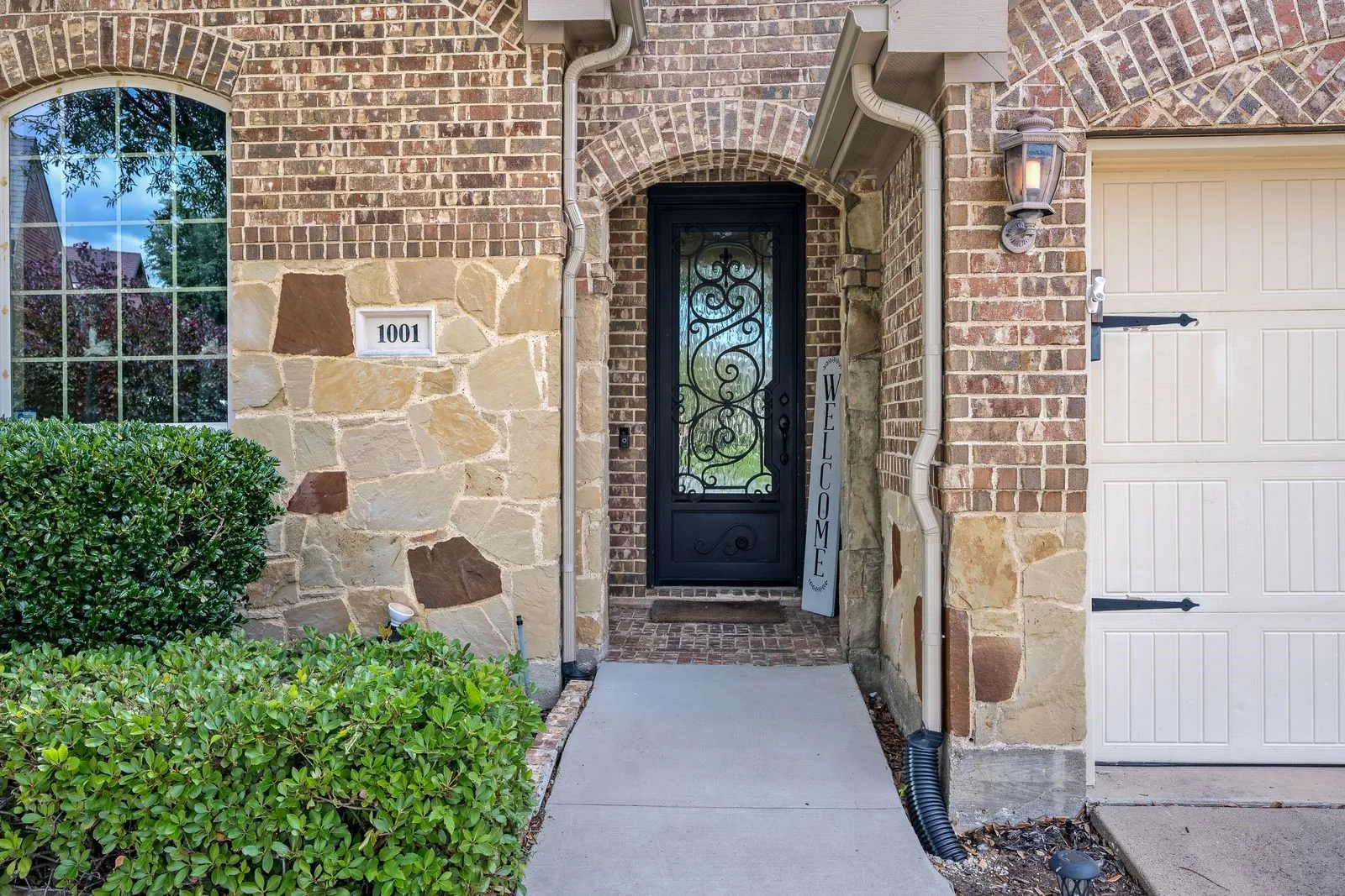 Single Family Residence For Sale in Kaufman County , 1001 Brigham Drive, Forney, Texas 75126, 4 Bedroom, 3 Bathroom, 2 Garage spaces, 2,819 Sqft, built in 2011, mls#21292556, Real Estate Agent in Forney, Homes For Sale in Kaufman county, Homes For Sale in Forney, Realtor in Forney Texas, Real Estate Brokerage Independent Realty Texas, Luminita Cordes Realtor