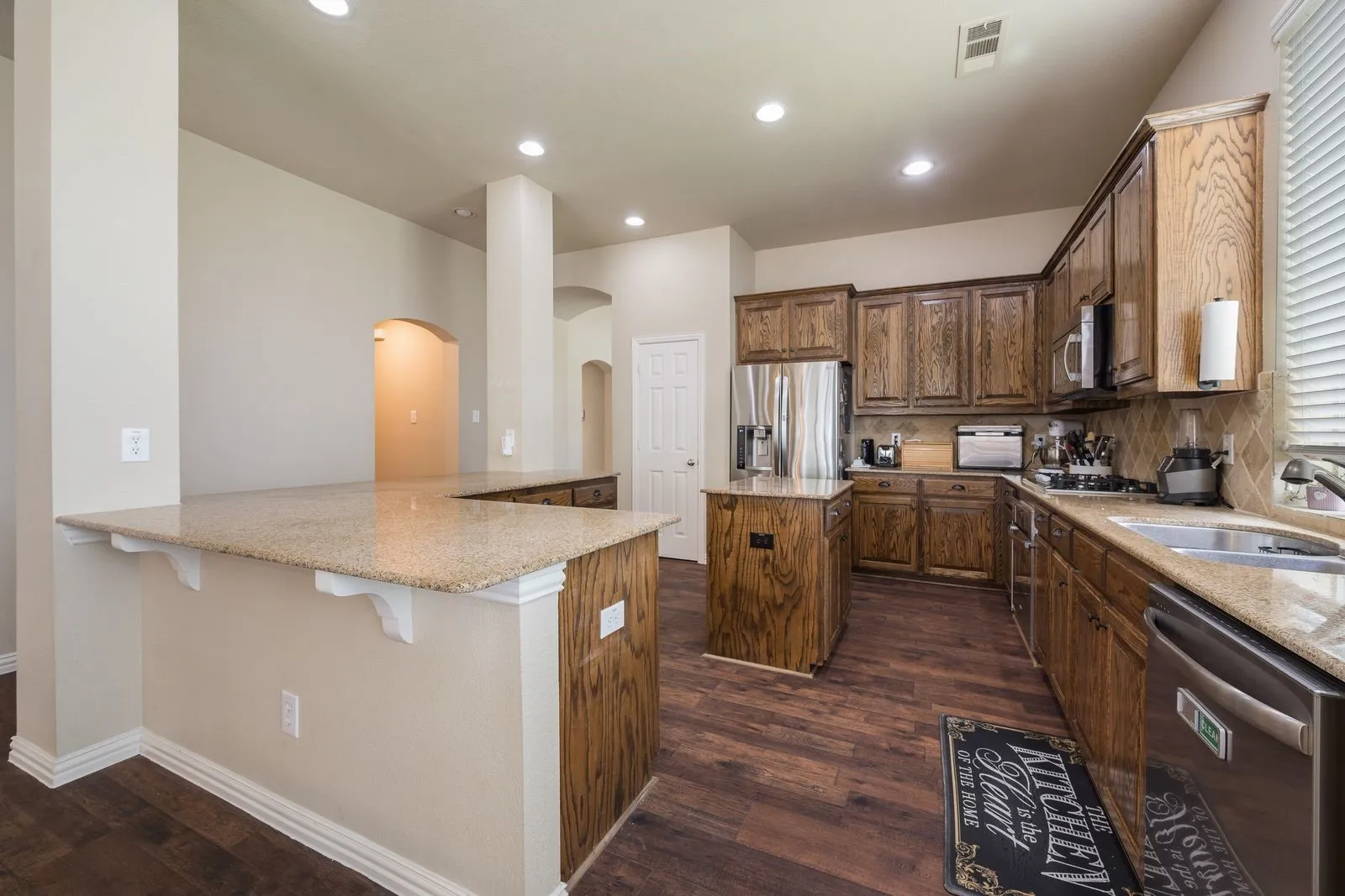 Single Family Residence For Sale in Kaufman County , 1001 Brigham Drive, Forney, Texas 75126, 4 Bedroom, 3 Bathroom, 2 Garage spaces, 2,819 Sqft, built in 2011, mls#21292556, Real Estate Agent in Forney, Homes For Sale in Kaufman county, Homes For Sale in Forney, Realtor in Forney Texas, Real Estate Brokerage Independent Realty Texas, Luminita Cordes Realtor