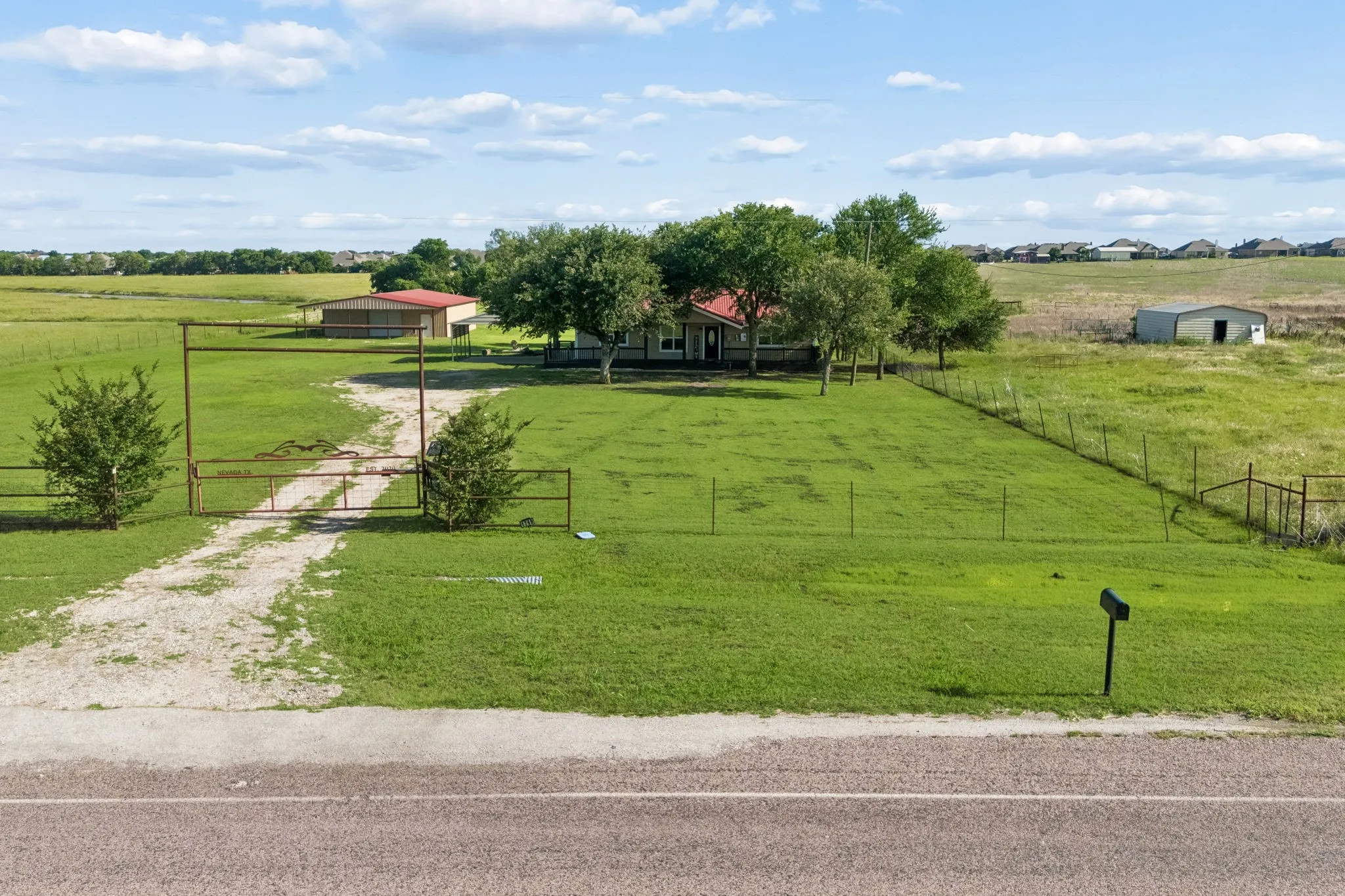 Single Family Residence For Sale in Collin County , 1769 County Road 596, Nevada, Texas 75173, 3 Bedroom, 3 Bathroom, 2 Garage spaces, 2,000 Sqft, built in 1995, mls#21300343, Real Estate Agent in Nevada, Homes For Sale in Collin county, Homes For Sale in Nevada, Realtor in Nevada Texas, Real Estate Brokerage Independent Realty Texas, Luminita Cordes Realtor