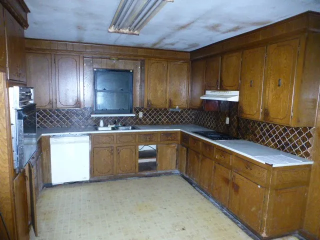 Single Family Residence For Sale in Parker County , 619 N Avenue A, Springtown, Texas 76082, 3 Bedroom, 3 Bathroom, 2 Garage spaces, 1,606 Sqft, built in 1951, mls#21301324, Real Estate Agent in Springtown, Homes For Sale in Parker county, Homes For Sale in Springtown, Realtor in Springtown Texas, Real Estate Brokerage Independent Realty Texas, Luminita Cordes Realtor