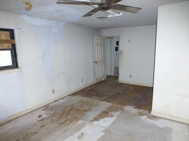 Single Family Residence For Sale in Parker County , 619 N Avenue A, Springtown, Texas 76082, 3 Bedroom, 3 Bathroom, 2 Garage spaces, 1,606 Sqft, built in 1951, mls#21301324, Real Estate Agent in Springtown, Homes For Sale in Parker county, Homes For Sale in Springtown, Realtor in Springtown Texas, Real Estate Brokerage Independent Realty Texas, Luminita Cordes Realtor