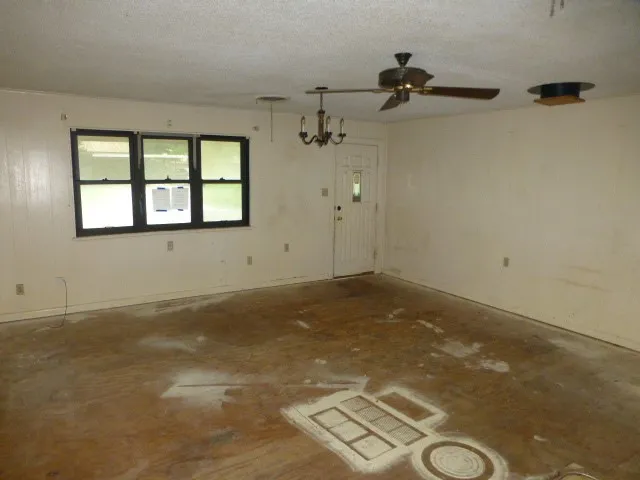 Single Family Residence For Sale in Parker County , 619 N Avenue A, Springtown, Texas 76082, 3 Bedroom, 3 Bathroom, 2 Garage spaces, 1,606 Sqft, built in 1951, mls#21301324, Real Estate Agent in Springtown, Homes For Sale in Parker county, Homes For Sale in Springtown, Realtor in Springtown Texas, Real Estate Brokerage Independent Realty Texas, Luminita Cordes Realtor