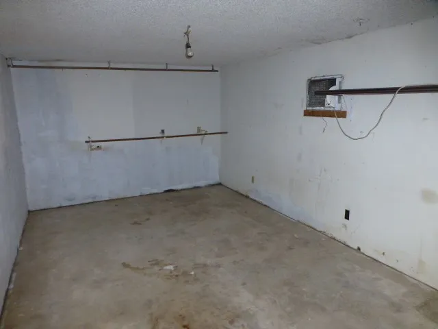 Single Family Residence For Sale in Parker County , 619 N Avenue A, Springtown, Texas 76082, 3 Bedroom, 3 Bathroom, 2 Garage spaces, 1,606 Sqft, built in 1951, mls#21301324, Real Estate Agent in Springtown, Homes For Sale in Parker county, Homes For Sale in Springtown, Realtor in Springtown Texas, Real Estate Brokerage Independent Realty Texas, Luminita Cordes Realtor