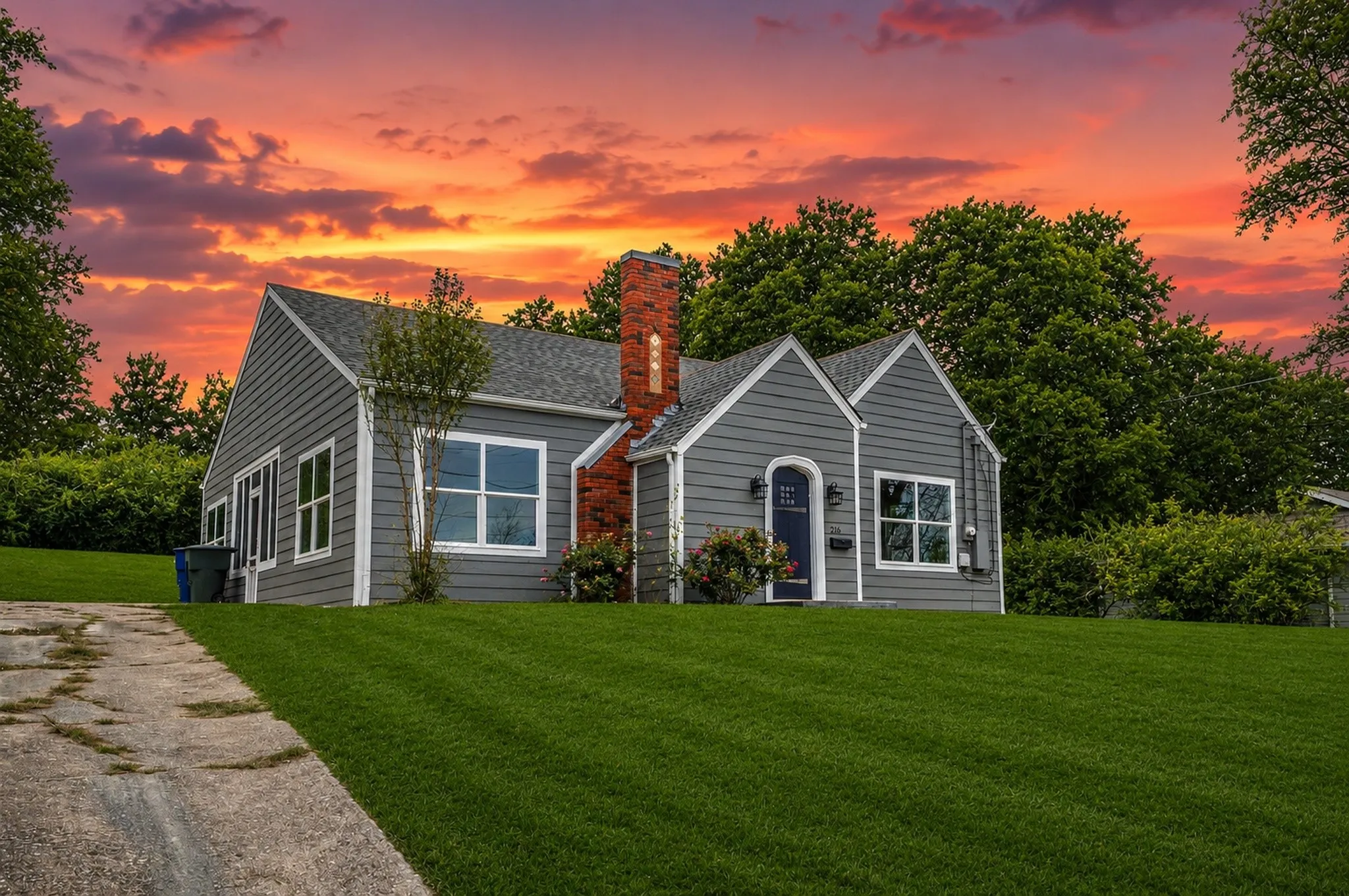 Single Family Residence For Sale in Grayson County , 216 N Ricketts Street, Sherman, Texas 75092, 4 Bedroom, 2 Bathroom, Garage spaces, 1,405 Sqft, built in 1900, mls#21298943, Real Estate Agent in Sherman, Homes For Sale in Grayson county, Homes For Sale in Sherman, Realtor in Sherman Texas, Real Estate Brokerage Independent Realty Texas, Luminita Cordes Realtor