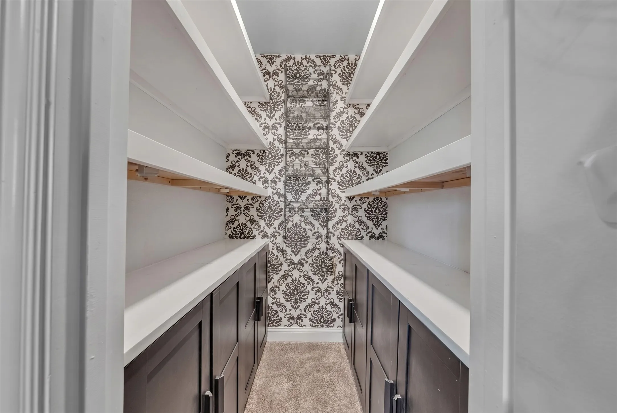 Single Family Residence For Sale in Ellis County , 231 Berkeley Drive, Waxahachie, Texas 75167, 5 Bedroom, 3 Bathroom, 3 Garage spaces, 2,988 Sqft, built in 2020, mls#21301009, Real Estate Agent in Waxahachie, Homes For Sale in Ellis county, Homes For Sale in Waxahachie, Realtor in Waxahachie Texas, Real Estate Brokerage Independent Realty Texas, Luminita Cordes Realtor