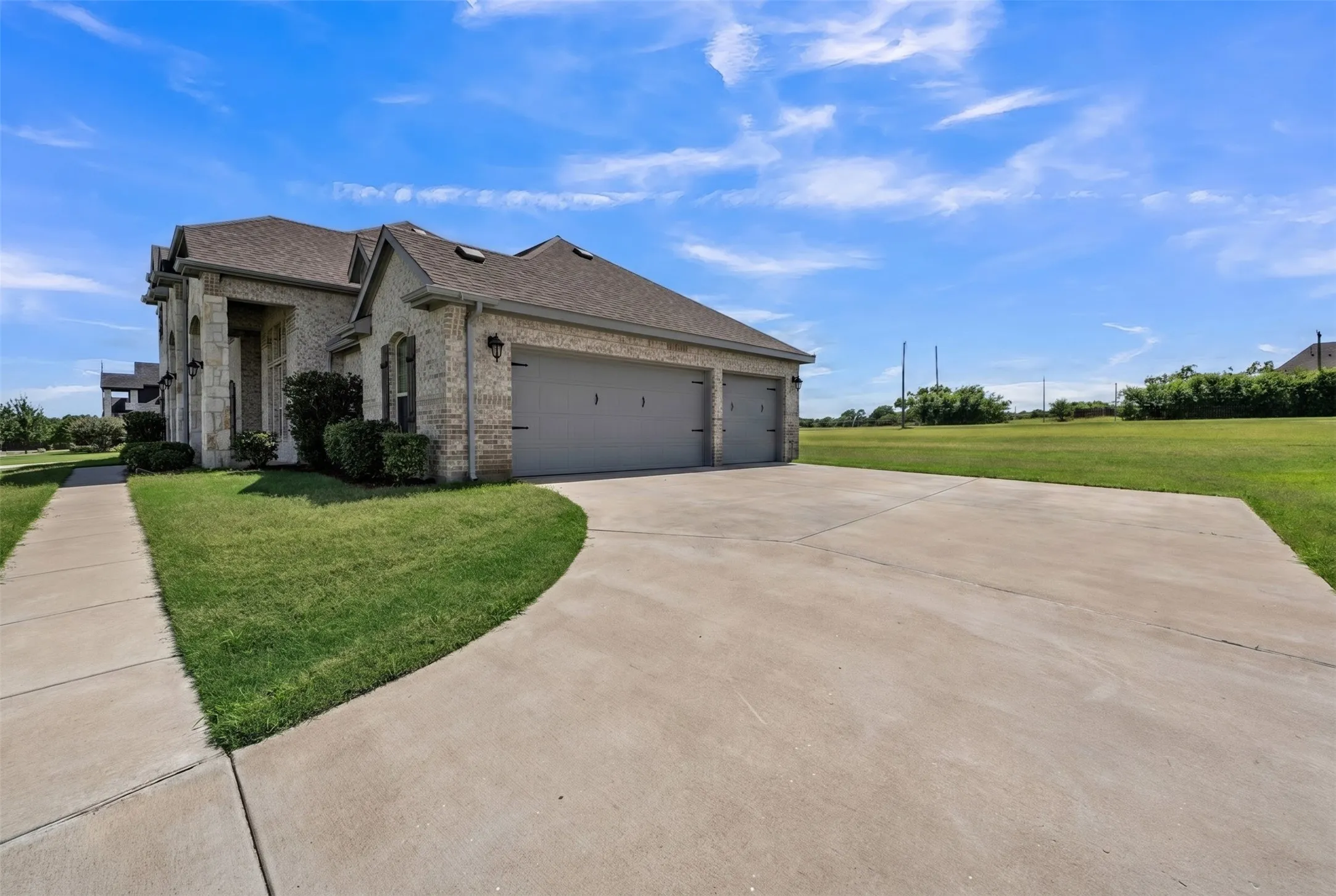 Single Family Residence For Sale in Ellis County , 231 Berkeley Drive, Waxahachie, Texas 75167, 5 Bedroom, 3 Bathroom, 3 Garage spaces, 2,988 Sqft, built in 2020, mls#21301009, Real Estate Agent in Waxahachie, Homes For Sale in Ellis county, Homes For Sale in Waxahachie, Realtor in Waxahachie Texas, Real Estate Brokerage Independent Realty Texas, Luminita Cordes Realtor