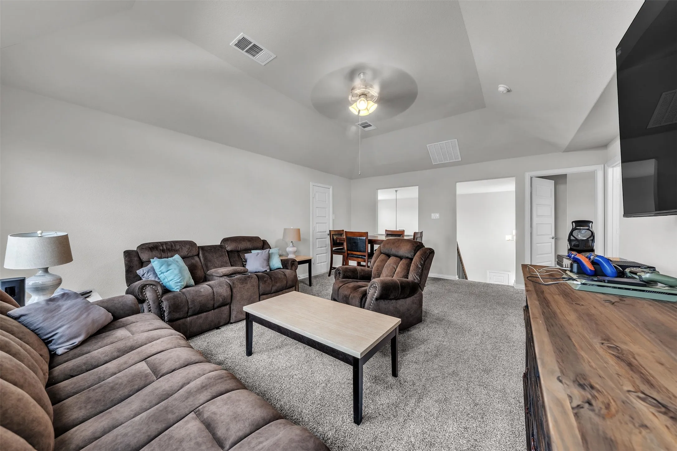 Single Family Residence For Sale in Ellis County , 231 Berkeley Drive, Waxahachie, Texas 75167, 5 Bedroom, 3 Bathroom, 3 Garage spaces, 2,988 Sqft, built in 2020, mls#21301009, Real Estate Agent in Waxahachie, Homes For Sale in Ellis county, Homes For Sale in Waxahachie, Realtor in Waxahachie Texas, Real Estate Brokerage Independent Realty Texas, Luminita Cordes Realtor
