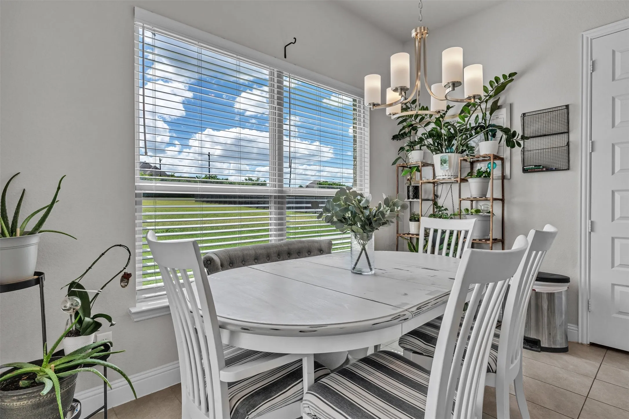 Single Family Residence For Sale in Ellis County , 231 Berkeley Drive, Waxahachie, Texas 75167, 5 Bedroom, 3 Bathroom, 3 Garage spaces, 2,988 Sqft, built in 2020, mls#21301009, Real Estate Agent in Waxahachie, Homes For Sale in Ellis county, Homes For Sale in Waxahachie, Realtor in Waxahachie Texas, Real Estate Brokerage Independent Realty Texas, Luminita Cordes Realtor