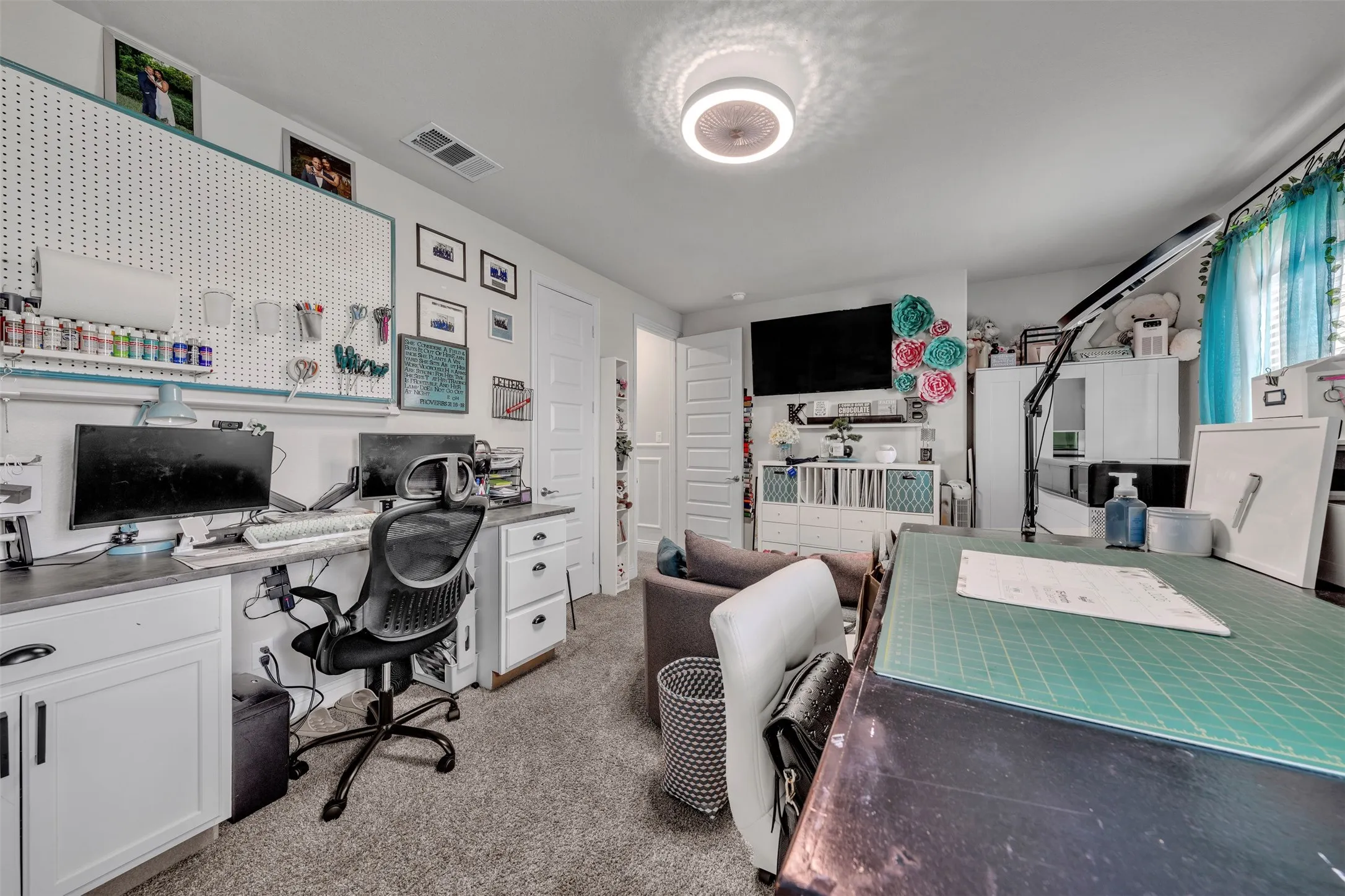 Single Family Residence For Sale in Ellis County , 231 Berkeley Drive, Waxahachie, Texas 75167, 5 Bedroom, 3 Bathroom, 3 Garage spaces, 2,988 Sqft, built in 2020, mls#21301009, Real Estate Agent in Waxahachie, Homes For Sale in Ellis county, Homes For Sale in Waxahachie, Realtor in Waxahachie Texas, Real Estate Brokerage Independent Realty Texas, Luminita Cordes Realtor