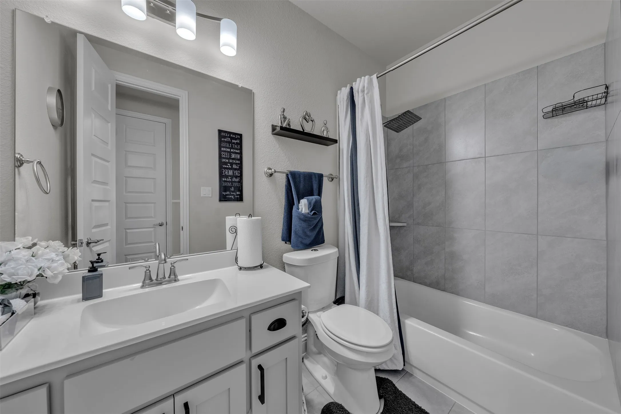 Single Family Residence For Sale in Ellis County , 231 Berkeley Drive, Waxahachie, Texas 75167, 5 Bedroom, 3 Bathroom, 3 Garage spaces, 2,988 Sqft, built in 2020, mls#21301009, Real Estate Agent in Waxahachie, Homes For Sale in Ellis county, Homes For Sale in Waxahachie, Realtor in Waxahachie Texas, Real Estate Brokerage Independent Realty Texas, Luminita Cordes Realtor