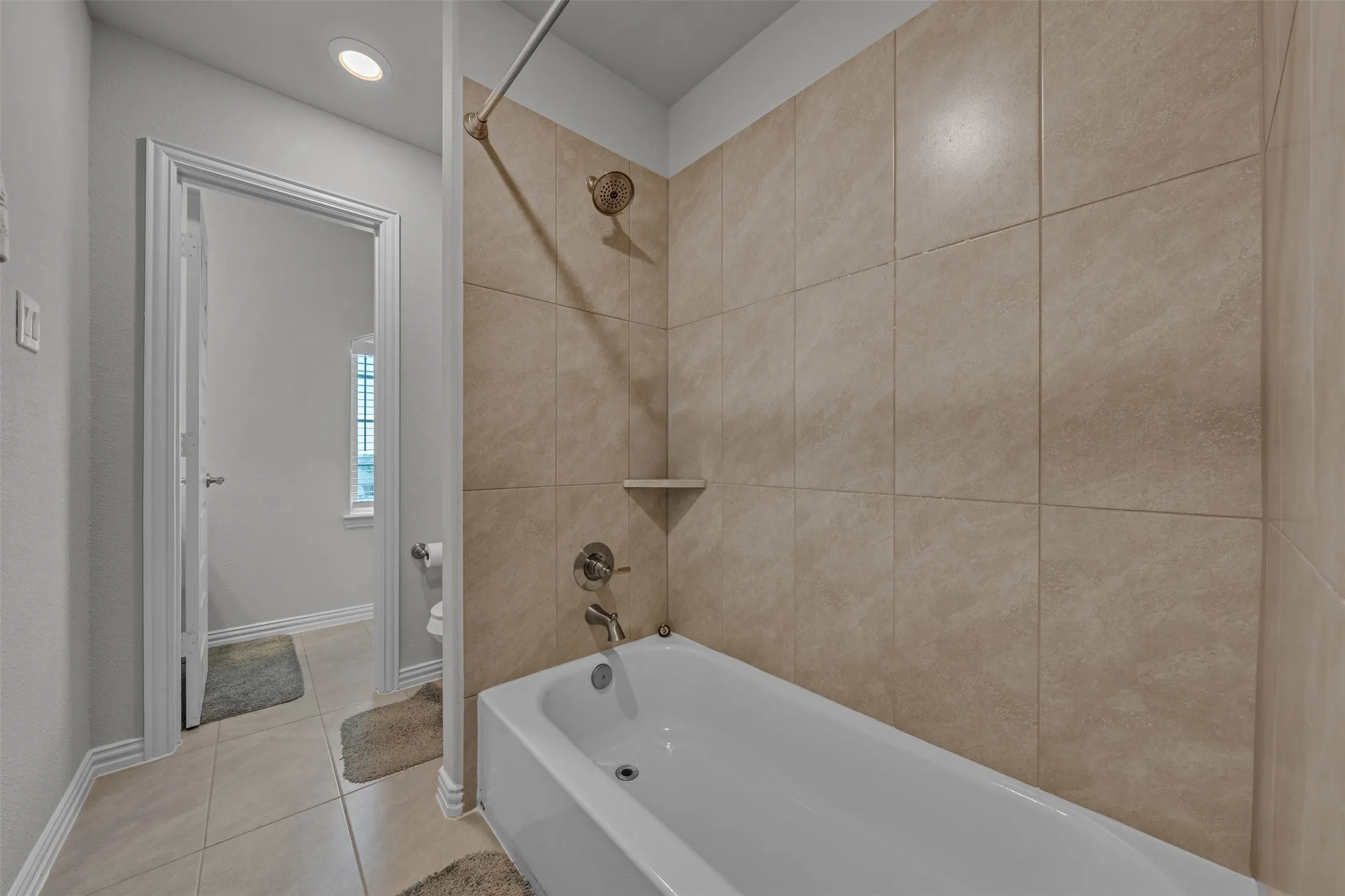 Single Family Residence For Sale in Ellis County , 231 Berkeley Drive, Waxahachie, Texas 75167, 5 Bedroom, 3 Bathroom, 3 Garage spaces, 2,988 Sqft, built in 2020, mls#21301009, Real Estate Agent in Waxahachie, Homes For Sale in Ellis county, Homes For Sale in Waxahachie, Realtor in Waxahachie Texas, Real Estate Brokerage Independent Realty Texas, Luminita Cordes Realtor