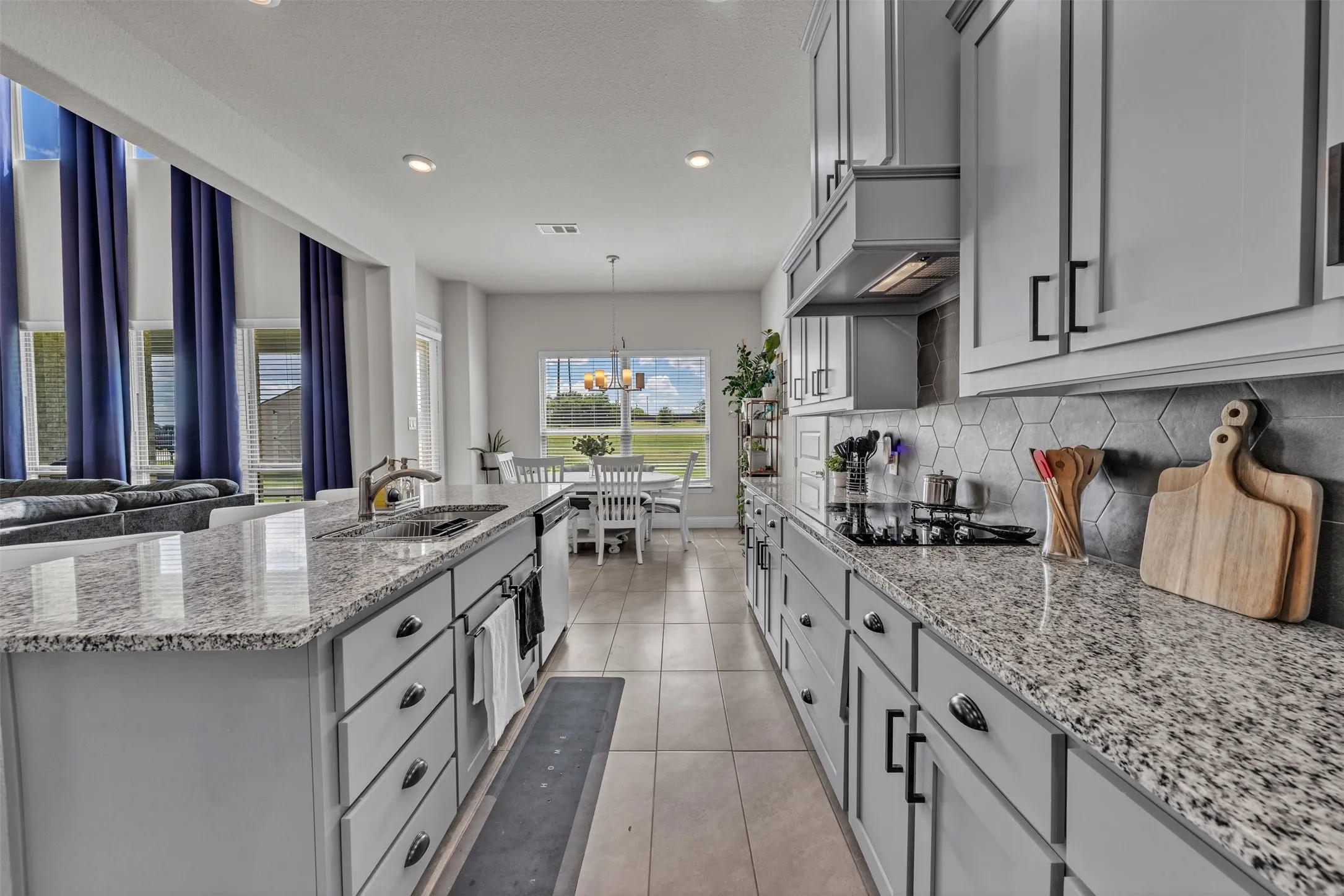 Single Family Residence For Sale in Ellis County , 231 Berkeley Drive, Waxahachie, Texas 75167, 5 Bedroom, 3 Bathroom, 3 Garage spaces, 2,988 Sqft, built in 2020, mls#21301009, Real Estate Agent in Waxahachie, Homes For Sale in Ellis county, Homes For Sale in Waxahachie, Realtor in Waxahachie Texas, Real Estate Brokerage Independent Realty Texas, Luminita Cordes Realtor