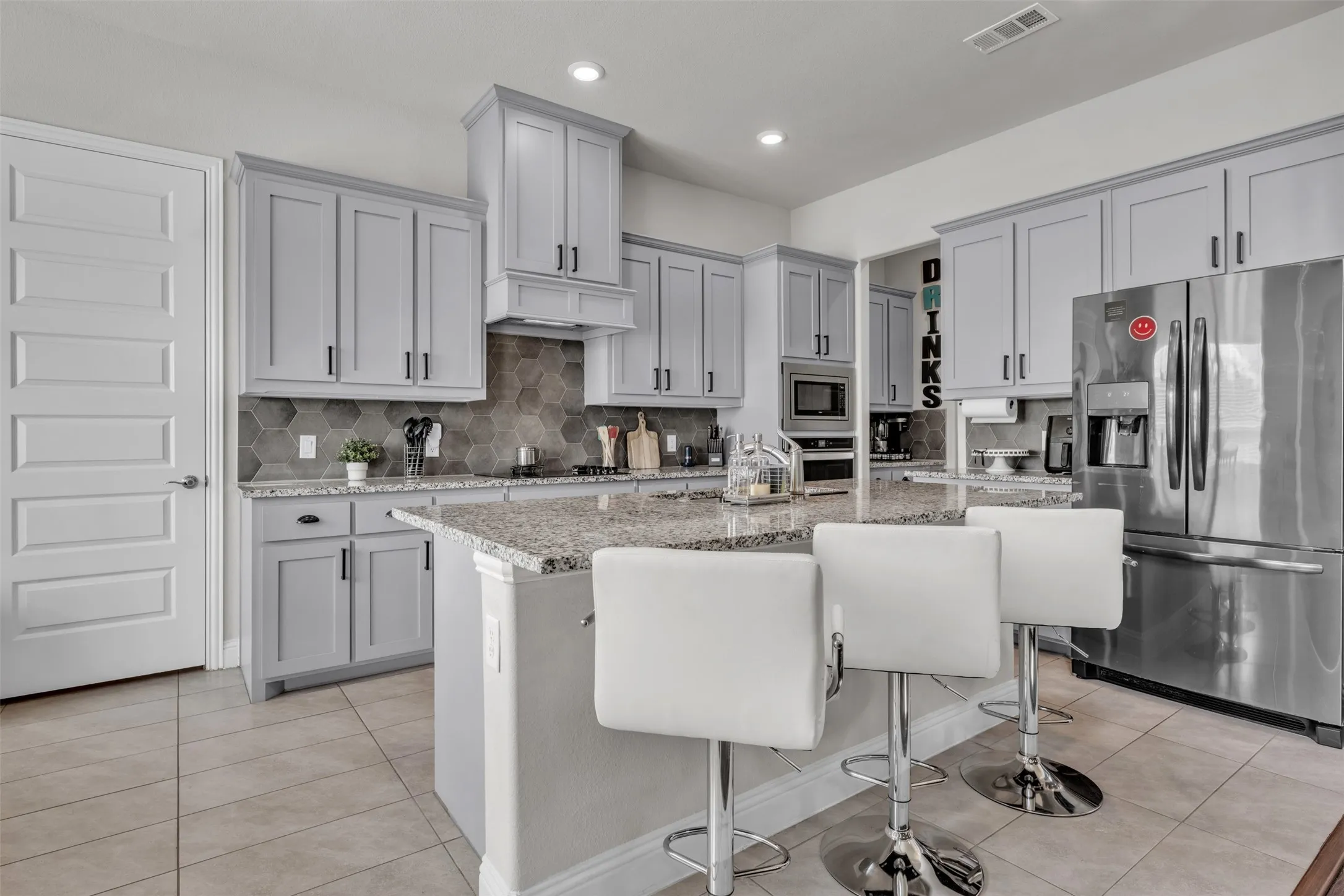 Single Family Residence For Sale in Ellis County , 231 Berkeley Drive, Waxahachie, Texas 75167, 5 Bedroom, 3 Bathroom, 3 Garage spaces, 2,988 Sqft, built in 2020, mls#21301009, Real Estate Agent in Waxahachie, Homes For Sale in Ellis county, Homes For Sale in Waxahachie, Realtor in Waxahachie Texas, Real Estate Brokerage Independent Realty Texas, Luminita Cordes Realtor