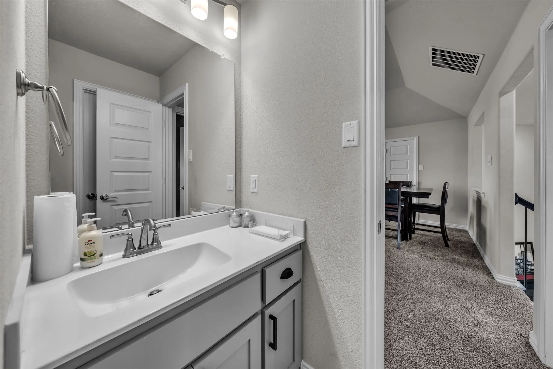 Single Family Residence For Sale in Ellis County , 231 Berkeley Drive, Waxahachie, Texas 75167, 5 Bedroom, 3 Bathroom, 3 Garage spaces, 2,988 Sqft, built in 2020, mls#21301009, Real Estate Agent in Waxahachie, Homes For Sale in Ellis county, Homes For Sale in Waxahachie, Realtor in Waxahachie Texas, Real Estate Brokerage Independent Realty Texas, Luminita Cordes Realtor