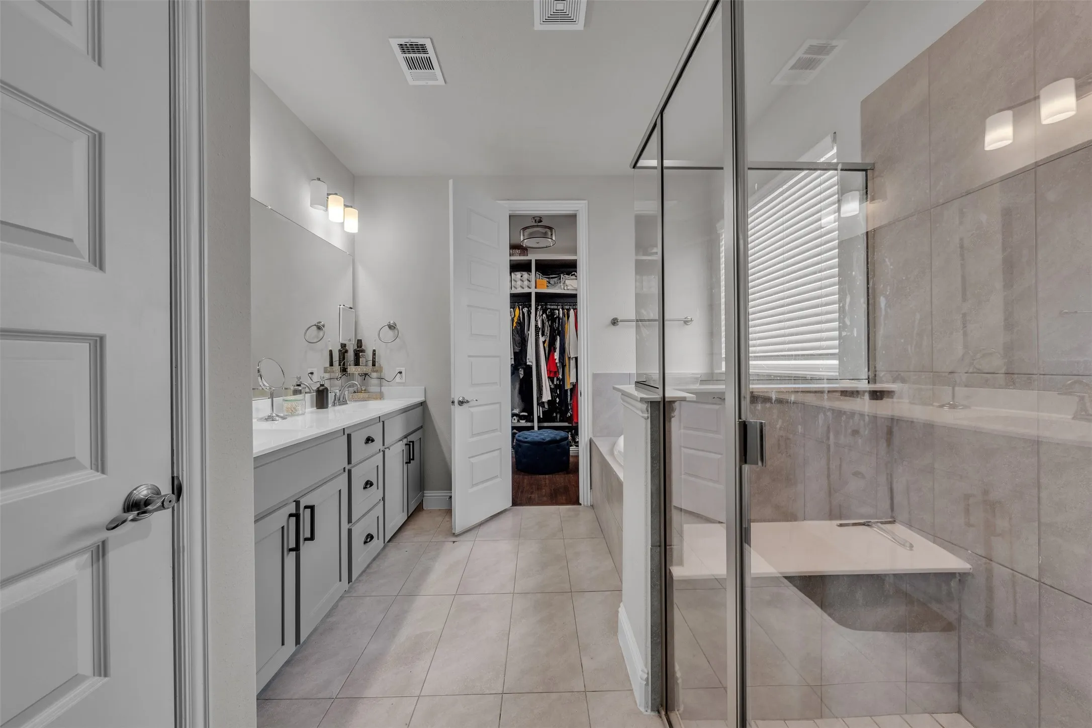 Single Family Residence For Sale in Ellis County , 231 Berkeley Drive, Waxahachie, Texas 75167, 5 Bedroom, 3 Bathroom, 3 Garage spaces, 2,988 Sqft, built in 2020, mls#21301009, Real Estate Agent in Waxahachie, Homes For Sale in Ellis county, Homes For Sale in Waxahachie, Realtor in Waxahachie Texas, Real Estate Brokerage Independent Realty Texas, Luminita Cordes Realtor