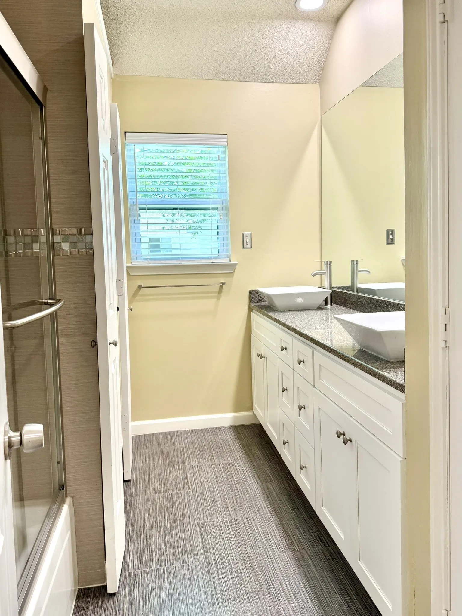Single Family Residence For Rent in Denton County , 1410 Indian Lake Trail, Carrollton, Texas 75007, 4 Bedroom, 3 Bathroom, 2 Garage spaces, 2,390 Sqft, built in 1988, mls#21301332, Real Estate Agent in Carrollton, Homes For Rent in Denton county, Homes For Rent in Carrollton, Realtor in Carrollton Texas, Real Estate Brokerage Independent Realty Texas, Luminita Cordes Realtor