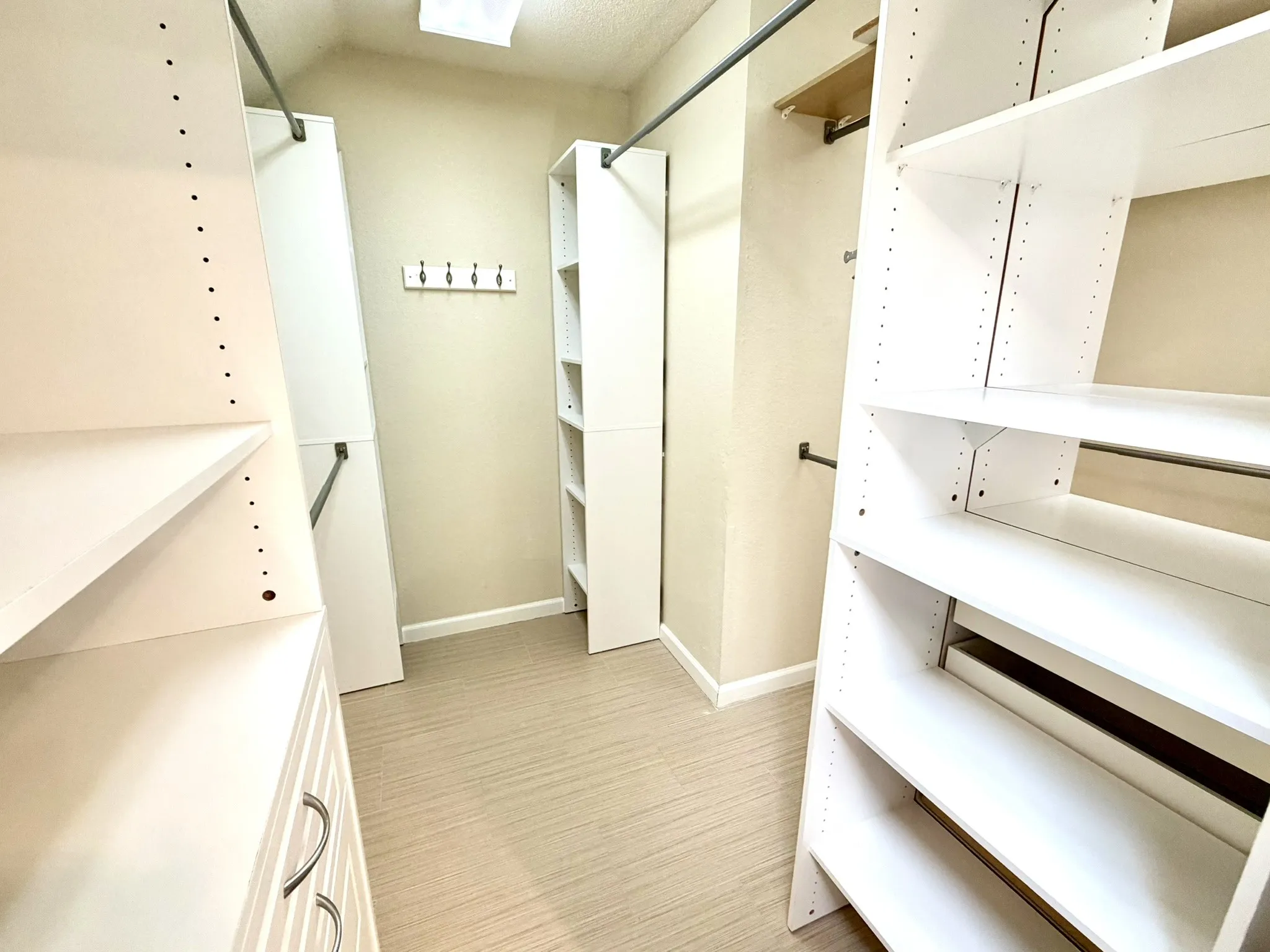Single Family Residence For Rent in Denton County , 1410 Indian Lake Trail, Carrollton, Texas 75007, 4 Bedroom, 3 Bathroom, 2 Garage spaces, 2,390 Sqft, built in 1988, mls#21301332, Real Estate Agent in Carrollton, Homes For Rent in Denton county, Homes For Rent in Carrollton, Realtor in Carrollton Texas, Real Estate Brokerage Independent Realty Texas, Luminita Cordes Realtor