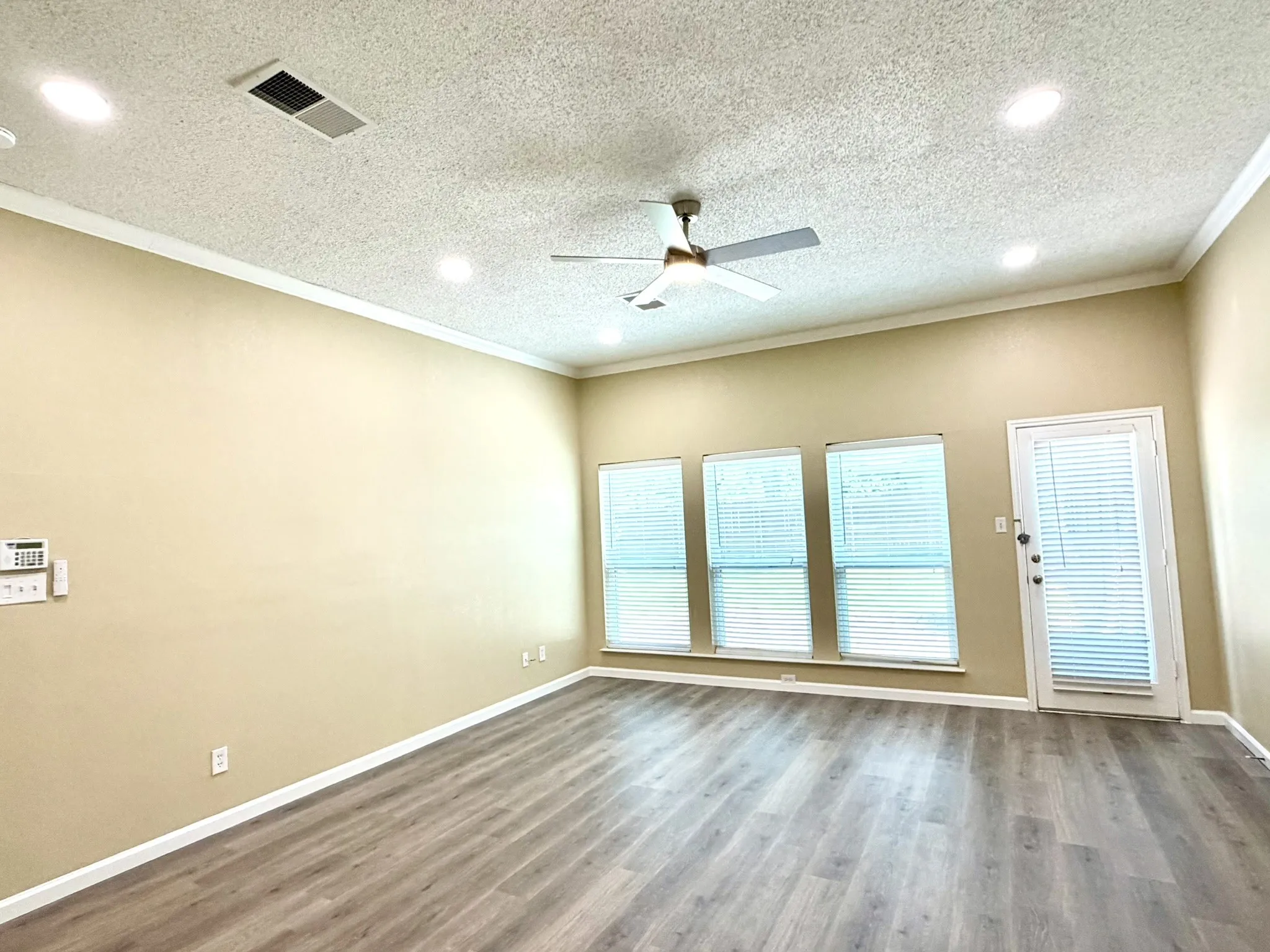 Single Family Residence For Rent in Denton County , 1410 Indian Lake Trail, Carrollton, Texas 75007, 4 Bedroom, 3 Bathroom, 2 Garage spaces, 2,390 Sqft, built in 1988, mls#21301332, Real Estate Agent in Carrollton, Homes For Rent in Denton county, Homes For Rent in Carrollton, Realtor in Carrollton Texas, Real Estate Brokerage Independent Realty Texas, Luminita Cordes Realtor