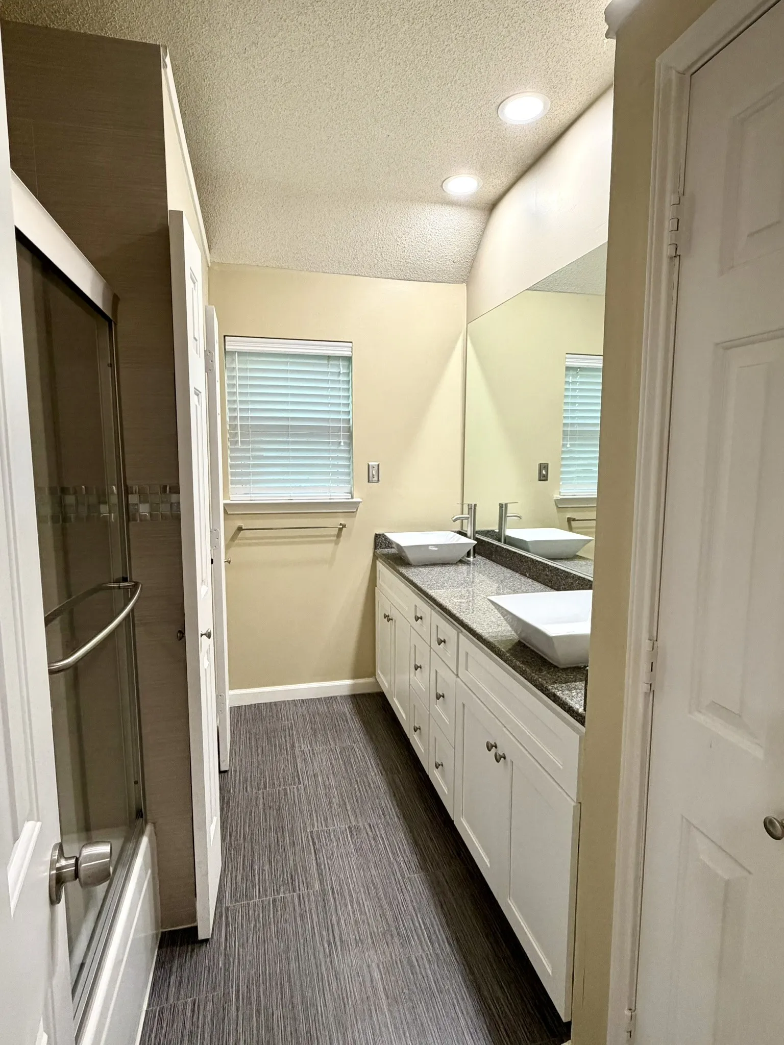 Single Family Residence For Rent in Denton County , 1410 Indian Lake Trail, Carrollton, Texas 75007, 4 Bedroom, 3 Bathroom, 2 Garage spaces, 2,390 Sqft, built in 1988, mls#21301332, Real Estate Agent in Carrollton, Homes For Rent in Denton county, Homes For Rent in Carrollton, Realtor in Carrollton Texas, Real Estate Brokerage Independent Realty Texas, Luminita Cordes Realtor