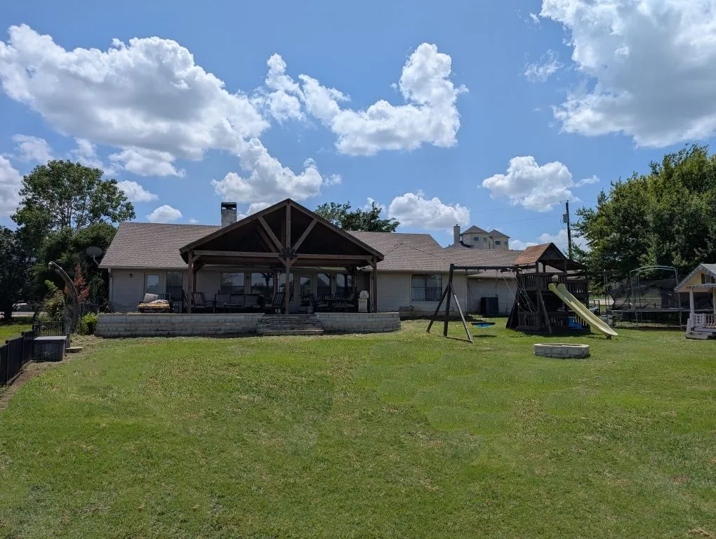 Single Family Residence For Sale in Denton County , 11044 Windjammer Drive, Frisco, Texas 75036, 3 Bedroom, 2 Bathroom, 3 Garage spaces, 2,092 Sqft, built in 1995, mls#21301282, Real Estate Agent in Frisco, Homes For Sale in Denton county, Homes For Sale in Frisco, Realtor in Frisco Texas, Real Estate Brokerage Independent Realty Texas, Luminita Cordes Realtor