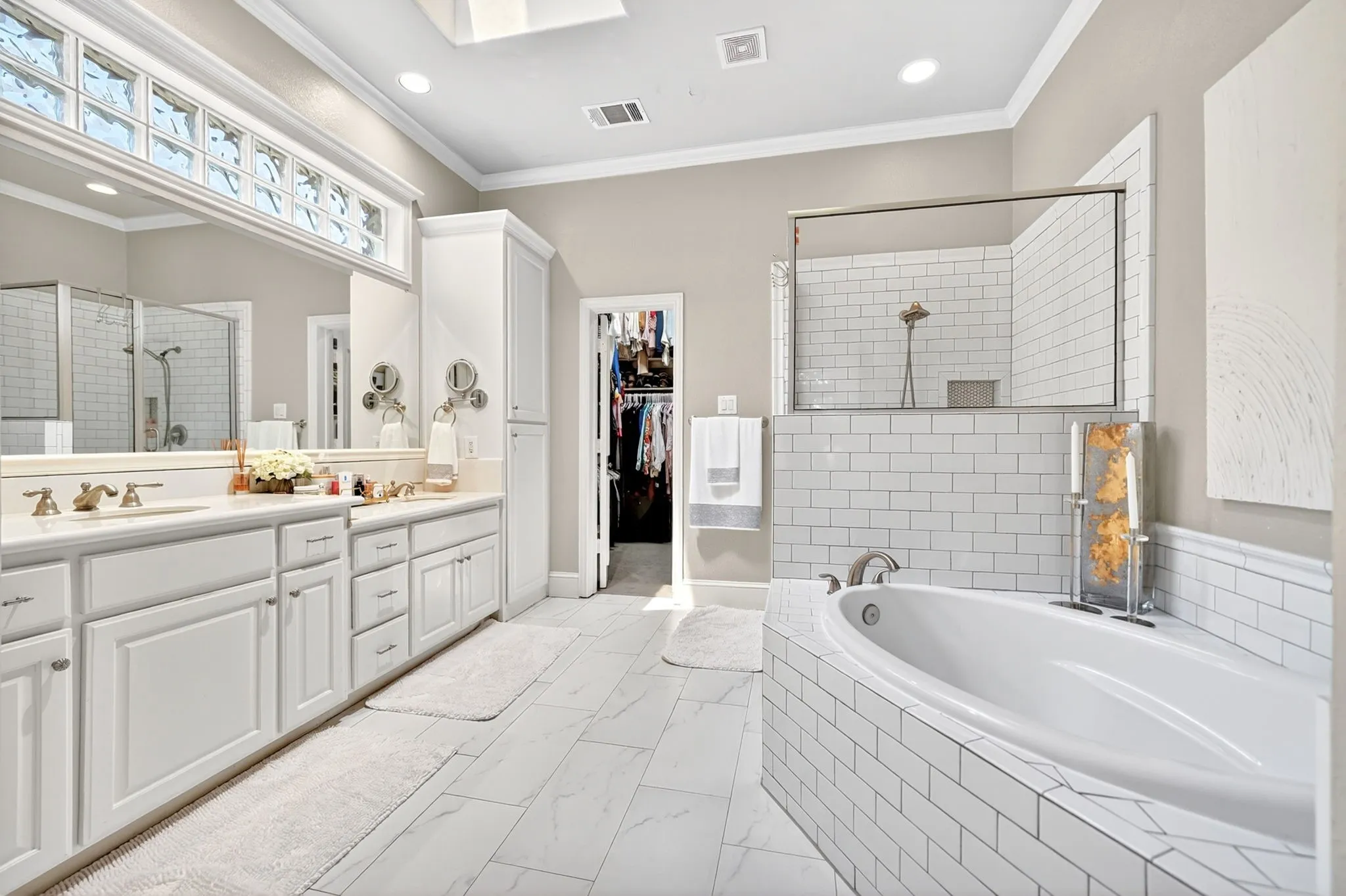 Single Family Residence For Sale in Rockwall County , 1711 Weiskopf Drive, Heath, Texas 75032, 3 Bedroom, 3 Bathroom, 2 Garage spaces, 2,370 Sqft, built in 1999, mls#21288057, Real Estate Agent in Heath, Homes For Sale in Rockwall county, Homes For Sale in Heath, Realtor in Heath Texas, Real Estate Brokerage Independent Realty Texas, Luminita Cordes Realtor