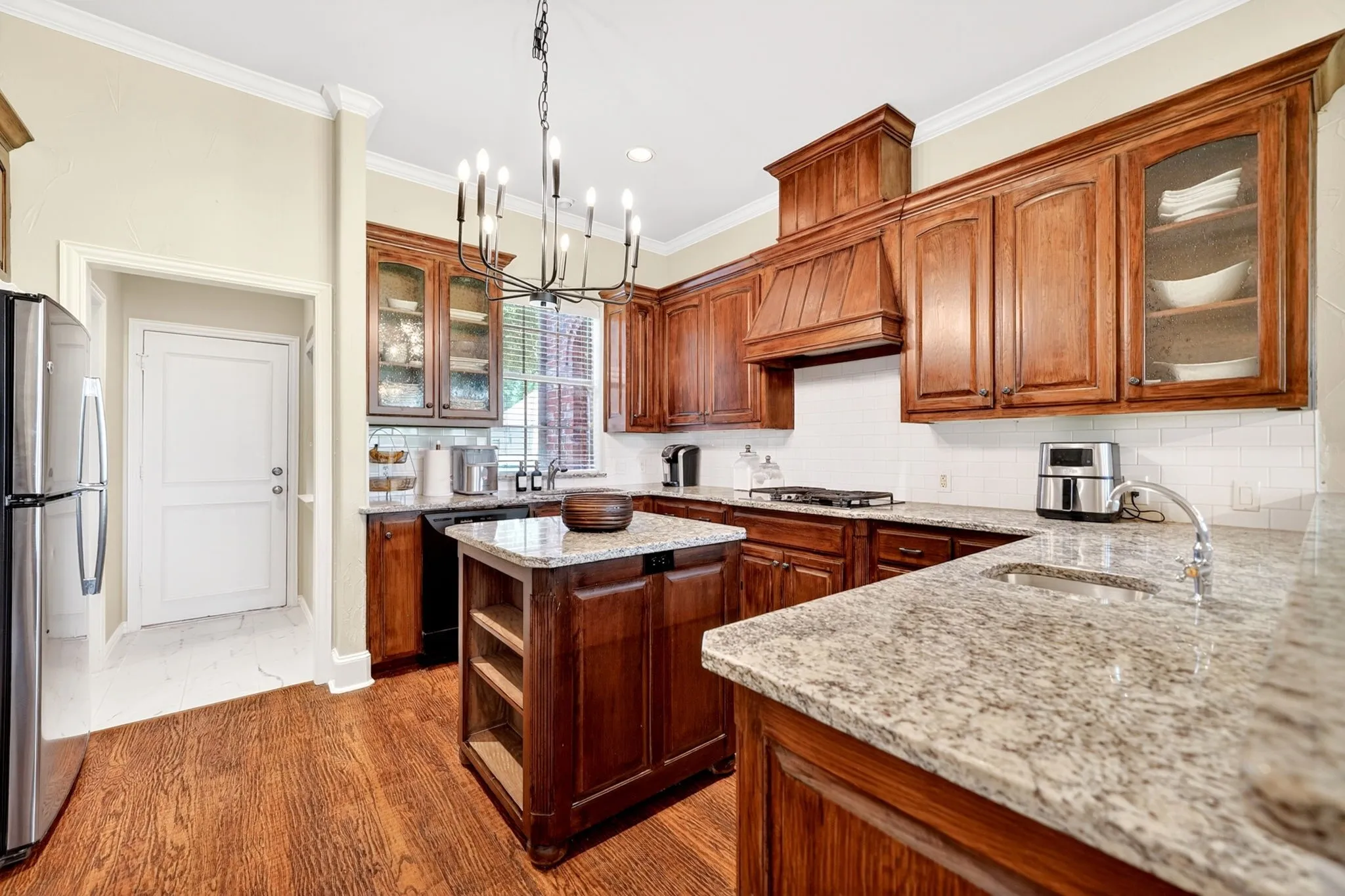 Single Family Residence For Sale in Rockwall County , 1711 Weiskopf Drive, Heath, Texas 75032, 3 Bedroom, 3 Bathroom, 2 Garage spaces, 2,370 Sqft, built in 1999, mls#21288057, Real Estate Agent in Heath, Homes For Sale in Rockwall county, Homes For Sale in Heath, Realtor in Heath Texas, Real Estate Brokerage Independent Realty Texas, Luminita Cordes Realtor