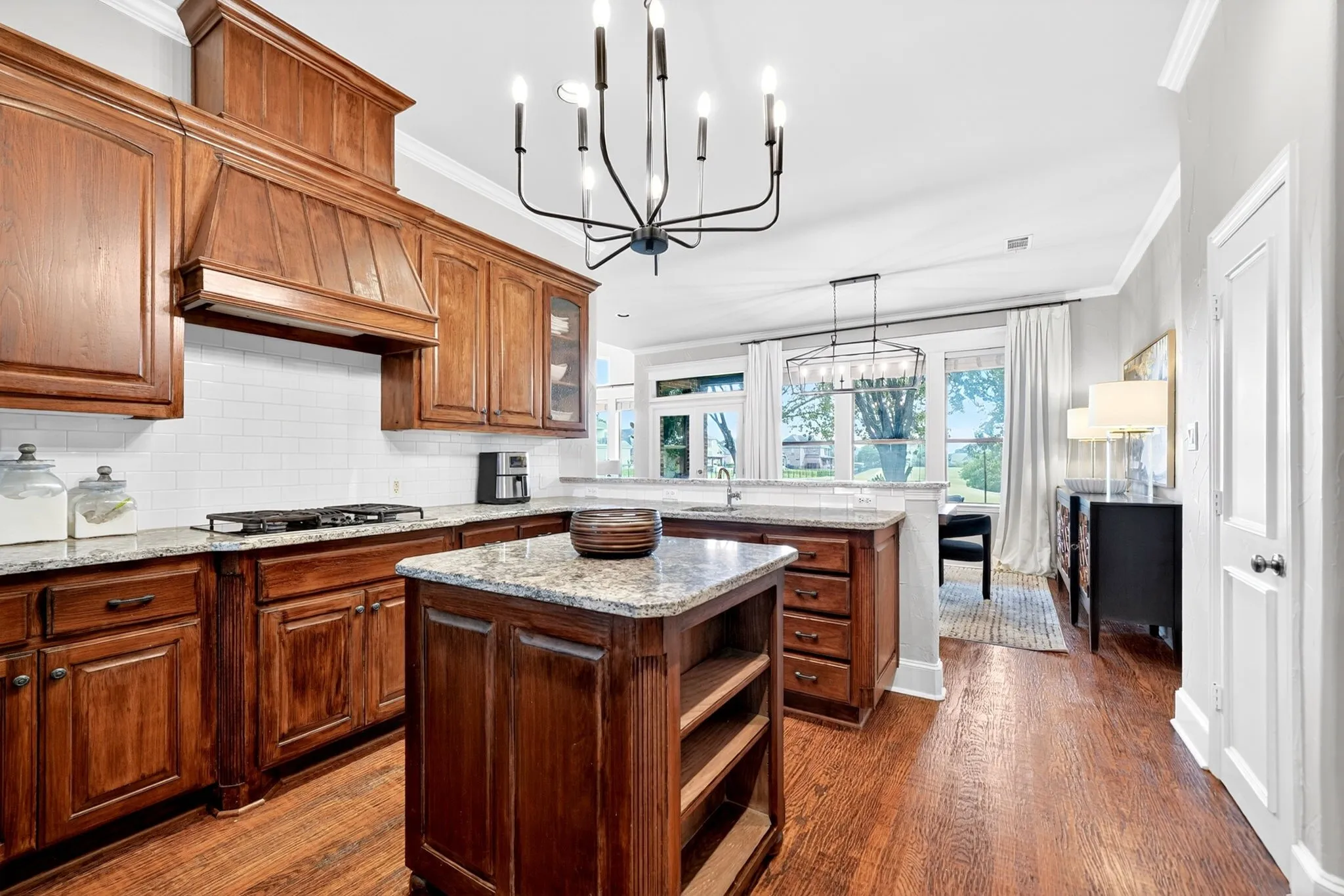 Single Family Residence For Sale in Rockwall County , 1711 Weiskopf Drive, Heath, Texas 75032, 3 Bedroom, 3 Bathroom, 2 Garage spaces, 2,370 Sqft, built in 1999, mls#21288057, Real Estate Agent in Heath, Homes For Sale in Rockwall county, Homes For Sale in Heath, Realtor in Heath Texas, Real Estate Brokerage Independent Realty Texas, Luminita Cordes Realtor