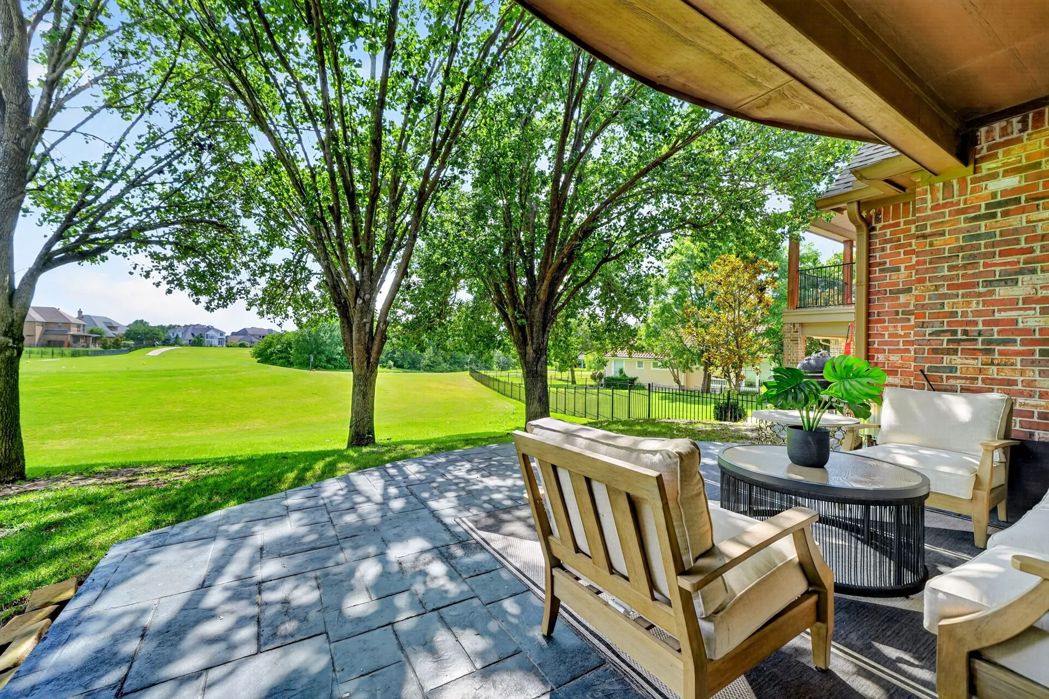 Single Family Residence For Sale in Rockwall County , 1711 Weiskopf Drive, Heath, Texas 75032, 3 Bedroom, 3 Bathroom, 2 Garage spaces, 2,370 Sqft, built in 1999, mls#21288057, Real Estate Agent in Heath, Homes For Sale in Rockwall county, Homes For Sale in Heath, Realtor in Heath Texas, Real Estate Brokerage Independent Realty Texas, Luminita Cordes Realtor