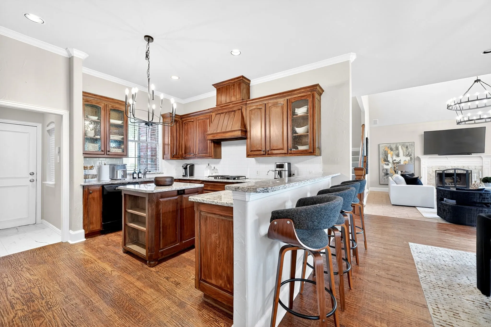 Single Family Residence For Sale in Rockwall County , 1711 Weiskopf Drive, Heath, Texas 75032, 3 Bedroom, 3 Bathroom, 2 Garage spaces, 2,370 Sqft, built in 1999, mls#21288057, Real Estate Agent in Heath, Homes For Sale in Rockwall county, Homes For Sale in Heath, Realtor in Heath Texas, Real Estate Brokerage Independent Realty Texas, Luminita Cordes Realtor