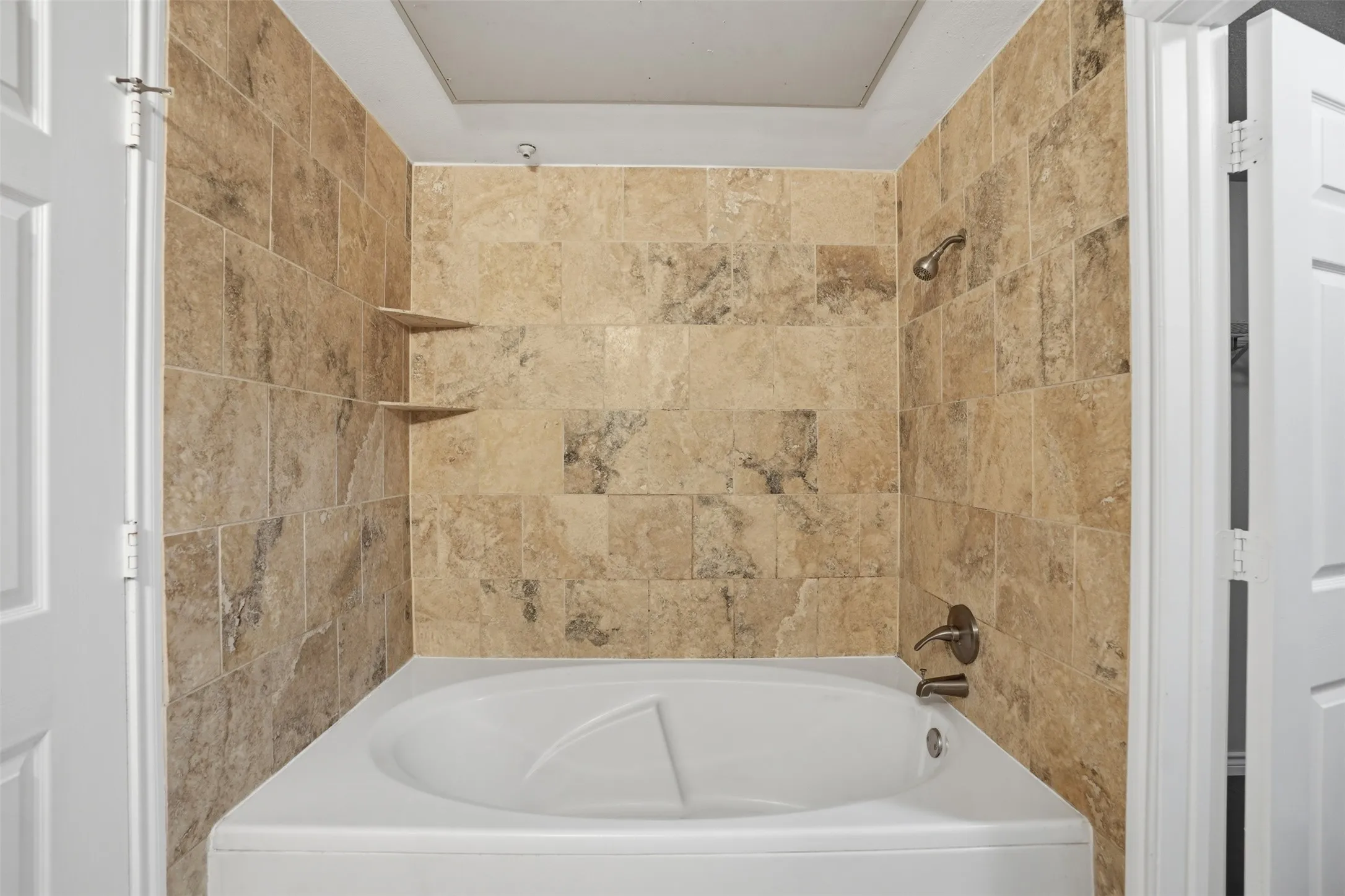 Condominium For Sale in Dallas County , 3102 Kings Road 2101, Dallas, Texas 75219, 2 Bedroom, 2 Bathroom, 2 Garage spaces, 968 Sqft, built in 2001, mls#21301298, Real Estate Agent in Dallas, Homes For Sale in Dallas county, Homes For Sale in Dallas, Realtor in Dallas Texas, Real Estate Brokerage Independent Realty Texas, Luminita Cordes Realtor