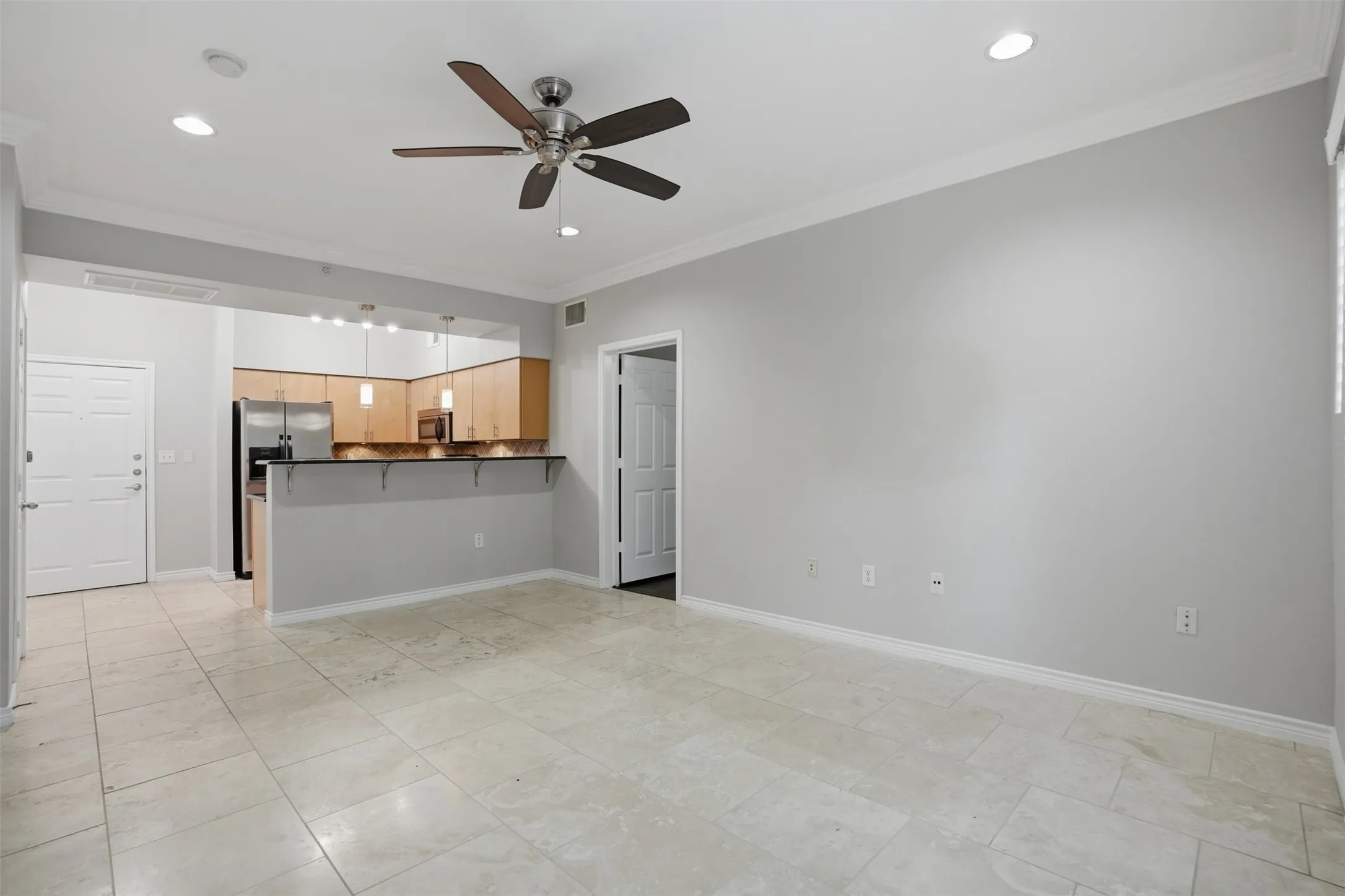 Condominium For Sale in Dallas County , 3102 Kings Road 2101, Dallas, Texas 75219, 2 Bedroom, 2 Bathroom, 2 Garage spaces, 968 Sqft, built in 2001, mls#21301298, Real Estate Agent in Dallas, Homes For Sale in Dallas county, Homes For Sale in Dallas, Realtor in Dallas Texas, Real Estate Brokerage Independent Realty Texas, Luminita Cordes Realtor