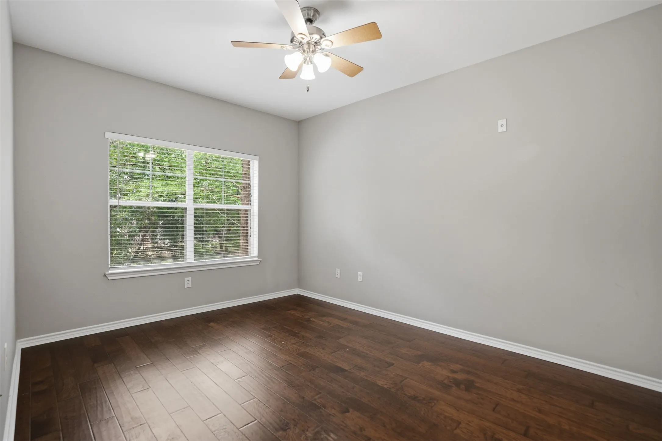 Condominium For Sale in Dallas County , 3102 Kings Road 2101, Dallas, Texas 75219, 2 Bedroom, 2 Bathroom, 2 Garage spaces, 968 Sqft, built in 2001, mls#21301298, Real Estate Agent in Dallas, Homes For Sale in Dallas county, Homes For Sale in Dallas, Realtor in Dallas Texas, Real Estate Brokerage Independent Realty Texas, Luminita Cordes Realtor