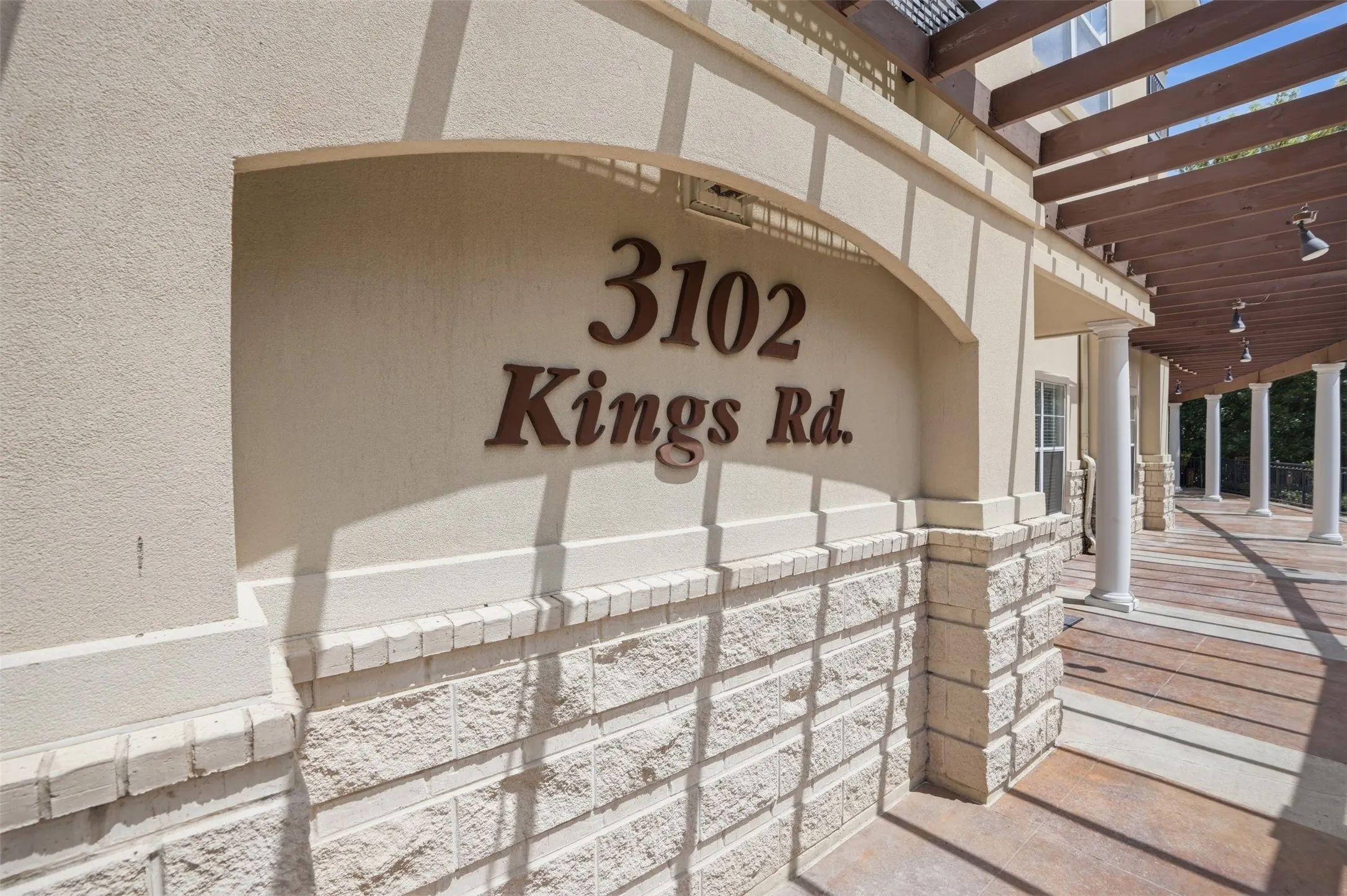 Condominium For Sale in Dallas County , 3102 Kings Road 2101, Dallas, Texas 75219, 2 Bedroom, 2 Bathroom, 2 Garage spaces, 968 Sqft, built in 2001, mls#21301298, Real Estate Agent in Dallas, Homes For Sale in Dallas county, Homes For Sale in Dallas, Realtor in Dallas Texas, Real Estate Brokerage Independent Realty Texas, Luminita Cordes Realtor