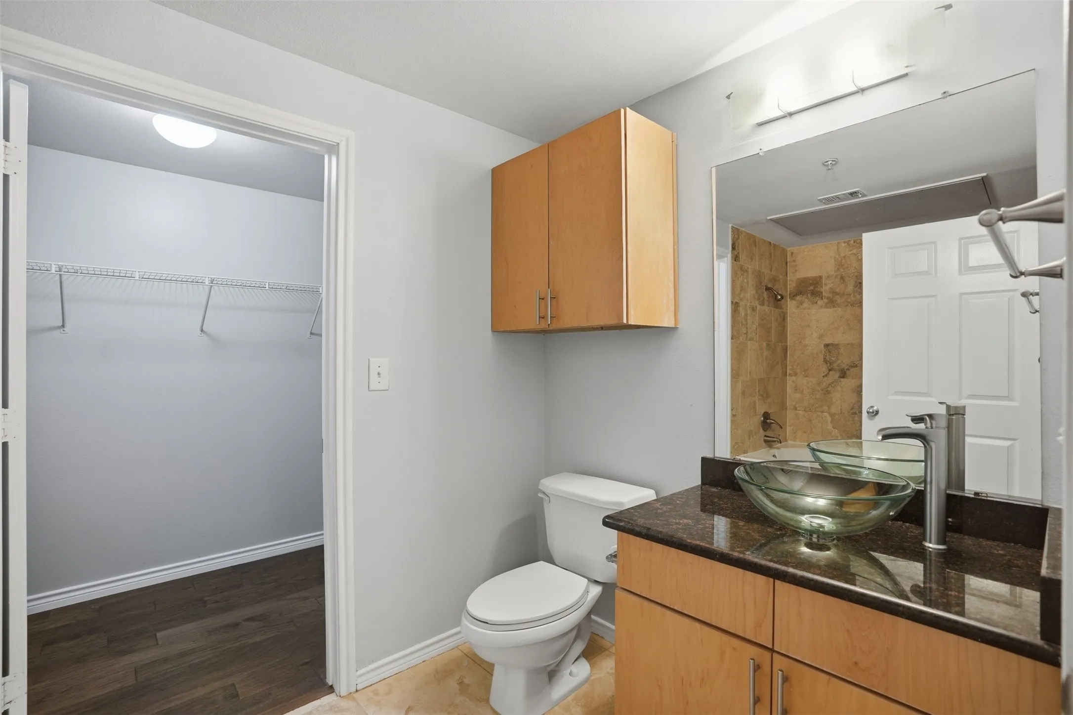 Condominium For Sale in Dallas County , 3102 Kings Road 2101, Dallas, Texas 75219, 2 Bedroom, 2 Bathroom, 2 Garage spaces, 968 Sqft, built in 2001, mls#21301298, Real Estate Agent in Dallas, Homes For Sale in Dallas county, Homes For Sale in Dallas, Realtor in Dallas Texas, Real Estate Brokerage Independent Realty Texas, Luminita Cordes Realtor