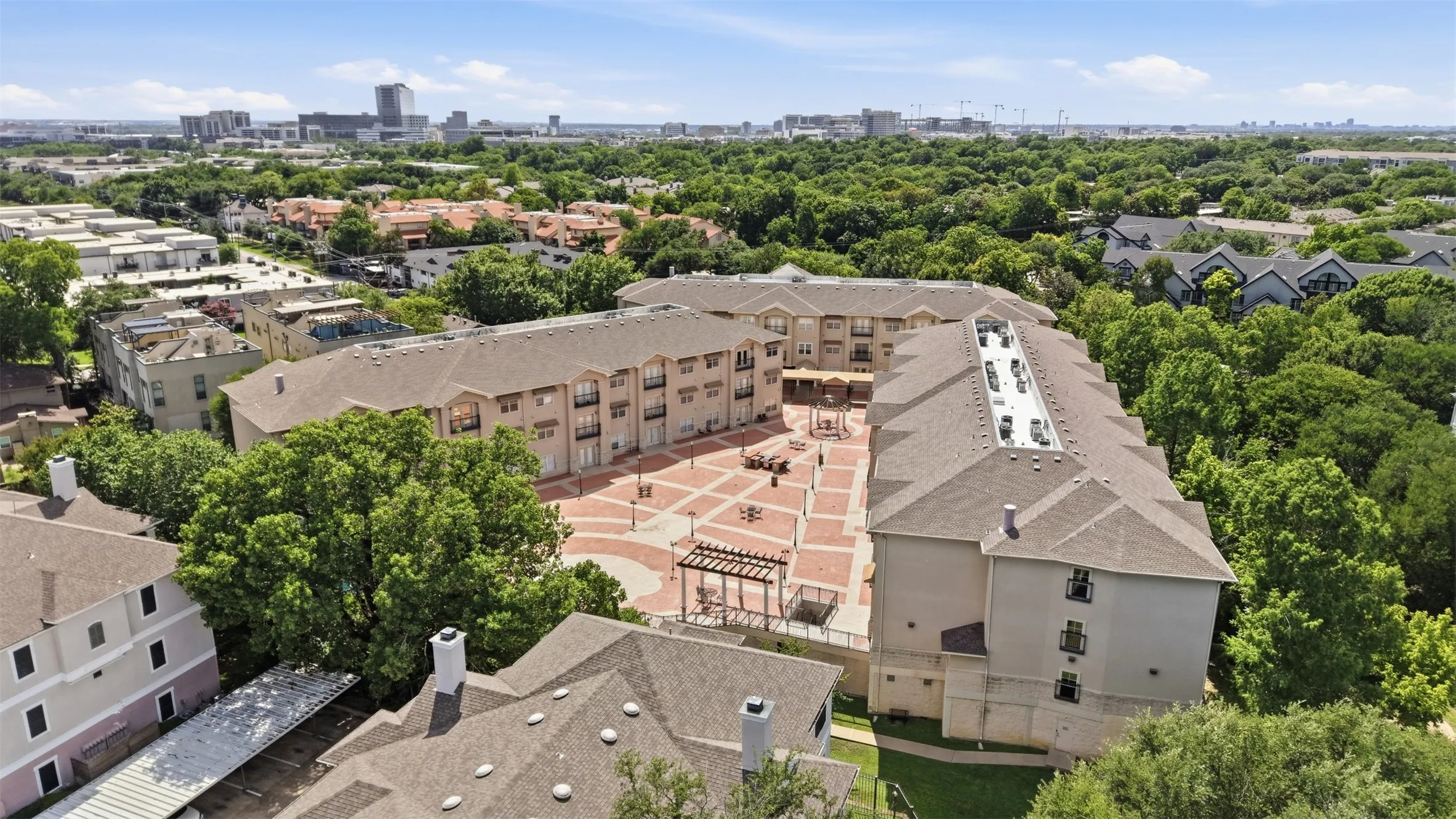 Condominium For Sale in Dallas County , 3102 Kings Road 2101, Dallas, Texas 75219, 2 Bedroom, 2 Bathroom, 2 Garage spaces, 968 Sqft, built in 2001, mls#21301298, Real Estate Agent in Dallas, Homes For Sale in Dallas county, Homes For Sale in Dallas, Realtor in Dallas Texas, Real Estate Brokerage Independent Realty Texas, Luminita Cordes Realtor
