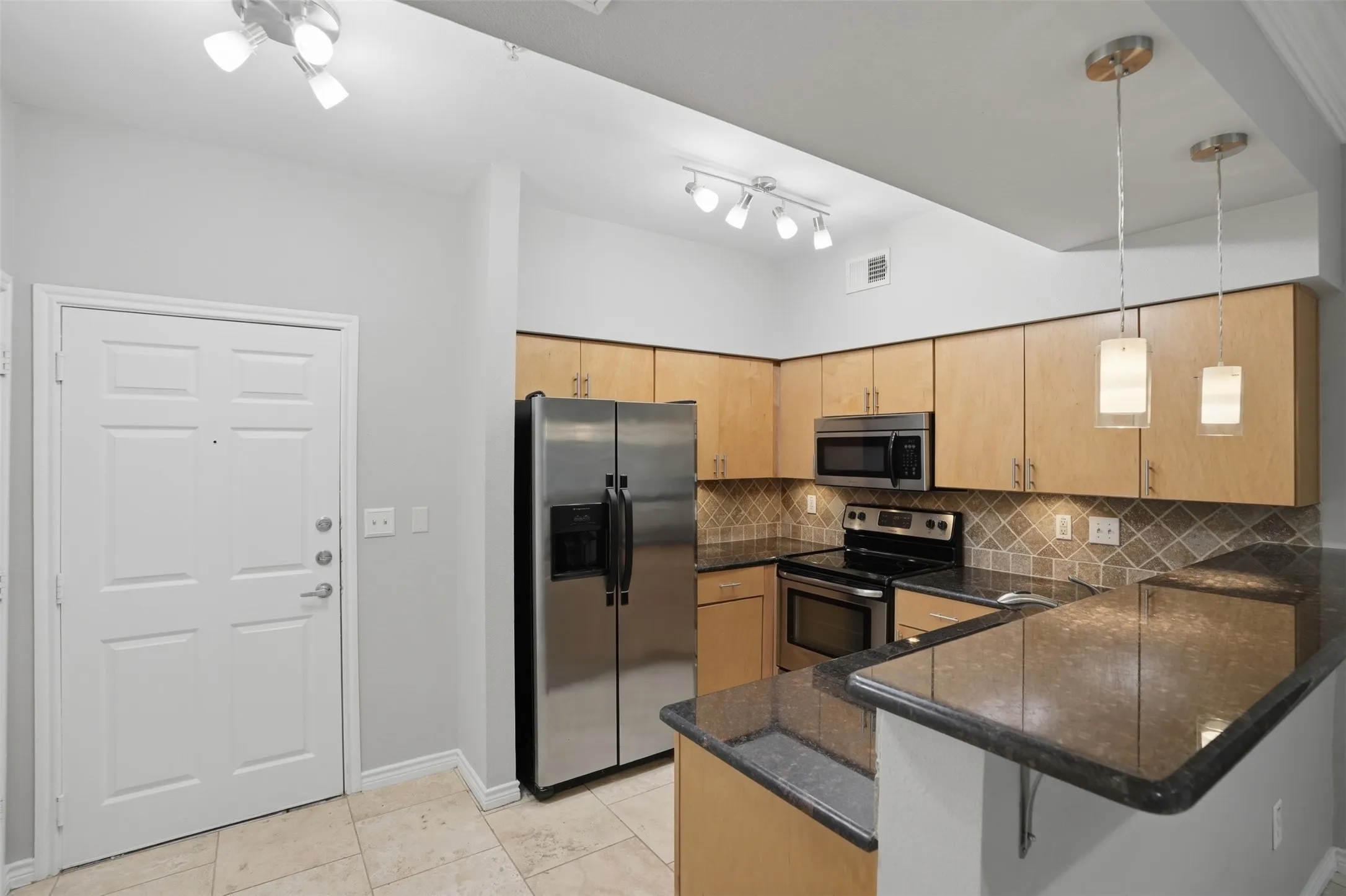 Condominium For Sale in Dallas County , 3102 Kings Road 2101, Dallas, Texas 75219, 2 Bedroom, 2 Bathroom, 2 Garage spaces, 968 Sqft, built in 2001, mls#21301298, Real Estate Agent in Dallas, Homes For Sale in Dallas county, Homes For Sale in Dallas, Realtor in Dallas Texas, Real Estate Brokerage Independent Realty Texas, Luminita Cordes Realtor