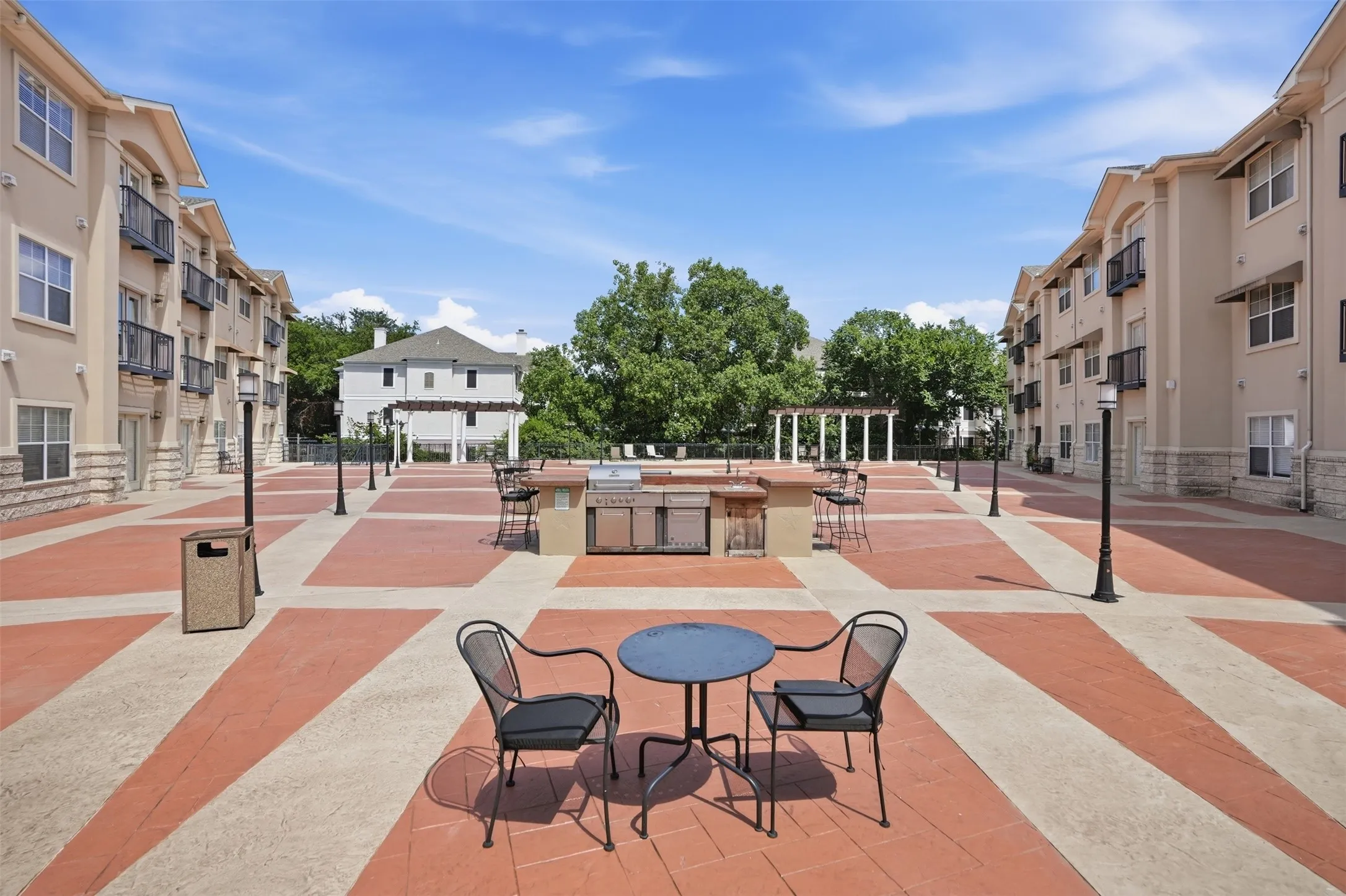 Condominium For Sale in Dallas County , 3102 Kings Road 2101, Dallas, Texas 75219, 2 Bedroom, 2 Bathroom, 2 Garage spaces, 968 Sqft, built in 2001, mls#21301298, Real Estate Agent in Dallas, Homes For Sale in Dallas county, Homes For Sale in Dallas, Realtor in Dallas Texas, Real Estate Brokerage Independent Realty Texas, Luminita Cordes Realtor