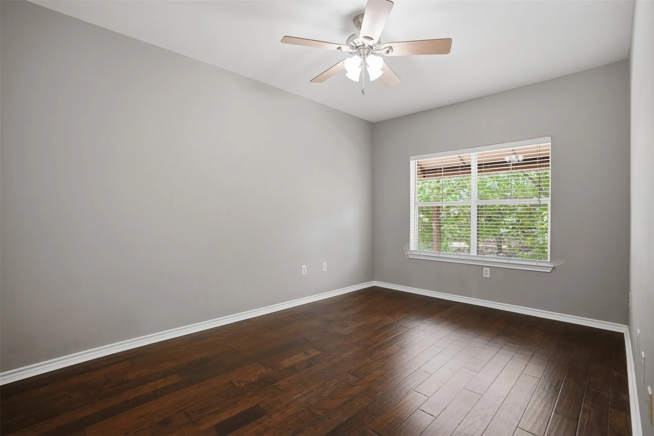 Condominium For Sale in Dallas County , 3102 Kings Road 2101, Dallas, Texas 75219, 2 Bedroom, 2 Bathroom, 2 Garage spaces, 968 Sqft, built in 2001, mls#21301298, Real Estate Agent in Dallas, Homes For Sale in Dallas county, Homes For Sale in Dallas, Realtor in Dallas Texas, Real Estate Brokerage Independent Realty Texas, Luminita Cordes Realtor