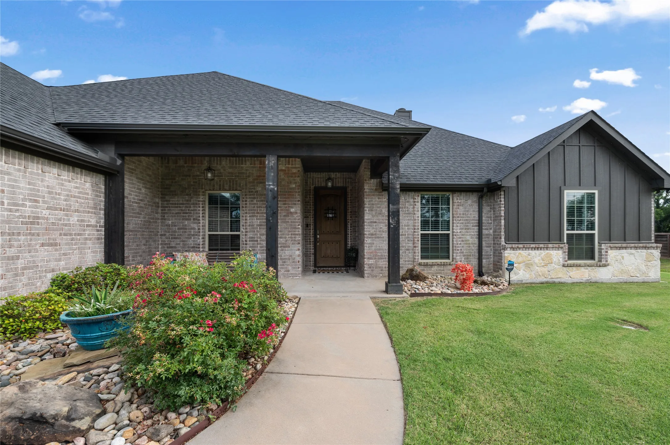 Single Family Residence For Sale in Hunt County , 3615 County Road 2508, Caddo Mills, Texas 75135, 4 Bedroom, 3 Bathroom, 3 Garage spaces, 2,714 Sqft, built in 2020, mls#21301186, Real Estate Agent in Caddo Mills, Homes For Sale in Hunt county, Homes For Sale in Caddo Mills, Realtor in Caddo Mills Texas, Real Estate Brokerage Independent Realty Texas, Luminita Cordes Realtor