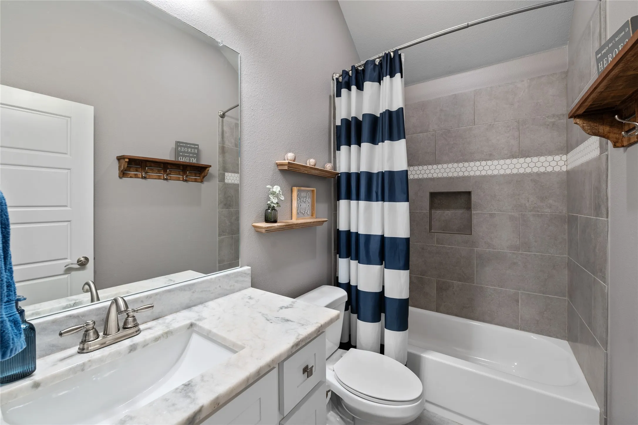 Single Family Residence For Sale in Hunt County , 3615 County Road 2508, Caddo Mills, Texas 75135, 4 Bedroom, 3 Bathroom, 3 Garage spaces, 2,714 Sqft, built in 2020, mls#21301186, Real Estate Agent in Caddo Mills, Homes For Sale in Hunt county, Homes For Sale in Caddo Mills, Realtor in Caddo Mills Texas, Real Estate Brokerage Independent Realty Texas, Luminita Cordes Realtor