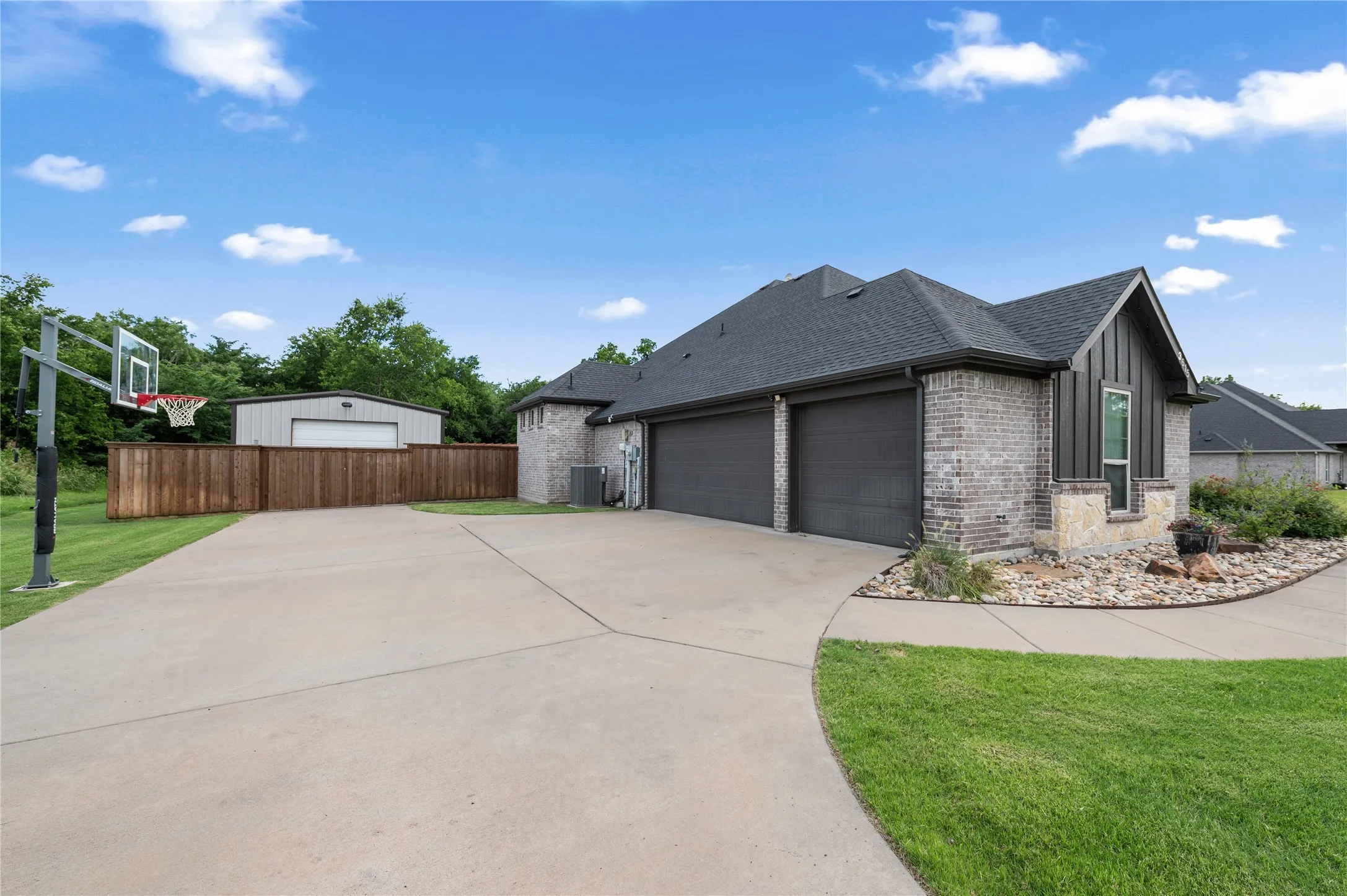Single Family Residence For Sale in Hunt County , 3615 County Road 2508, Caddo Mills, Texas 75135, 4 Bedroom, 3 Bathroom, 3 Garage spaces, 2,714 Sqft, built in 2020, mls#21301186, Real Estate Agent in Caddo Mills, Homes For Sale in Hunt county, Homes For Sale in Caddo Mills, Realtor in Caddo Mills Texas, Real Estate Brokerage Independent Realty Texas, Luminita Cordes Realtor