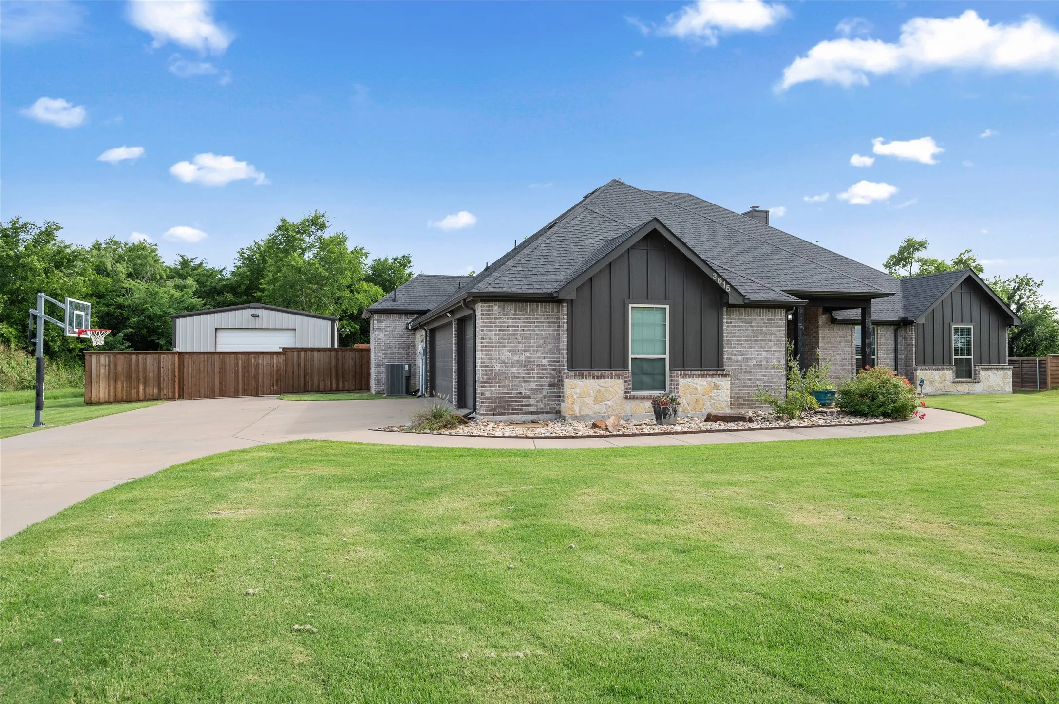 Single Family Residence For Sale in Hunt County , 3615 County Road 2508, Caddo Mills, Texas 75135, 4 Bedroom, 3 Bathroom, 3 Garage spaces, 2,714 Sqft, built in 2020, mls#21301186, Real Estate Agent in Caddo Mills, Homes For Sale in Hunt county, Homes For Sale in Caddo Mills, Realtor in Caddo Mills Texas, Real Estate Brokerage Independent Realty Texas, Luminita Cordes Realtor