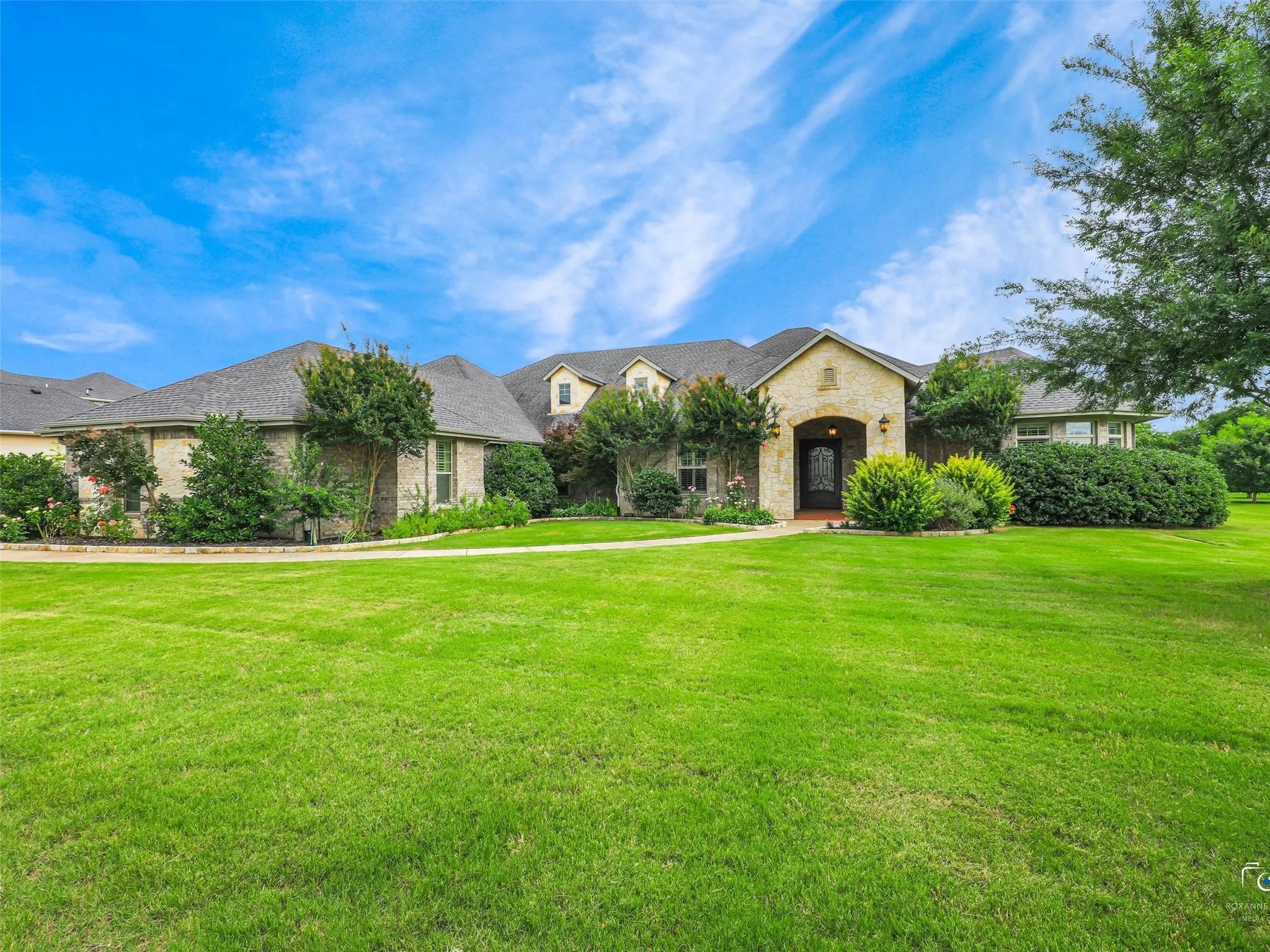 Single Family Residence For Sale in Collin County , 4428 Lake Breeze Drive, Mc Kinney, Texas 75071, 4 Bedroom, 4 Bathroom, 4 Garage spaces, 5,553 Sqft, built in 2013, mls#21300895, Real Estate Agent in Mc Kinney, Homes For Sale in Collin county, Homes For Sale in Mc Kinney, Realtor in Mc Kinney Texas, Real Estate Brokerage Independent Realty Texas, Luminita Cordes Realtor
